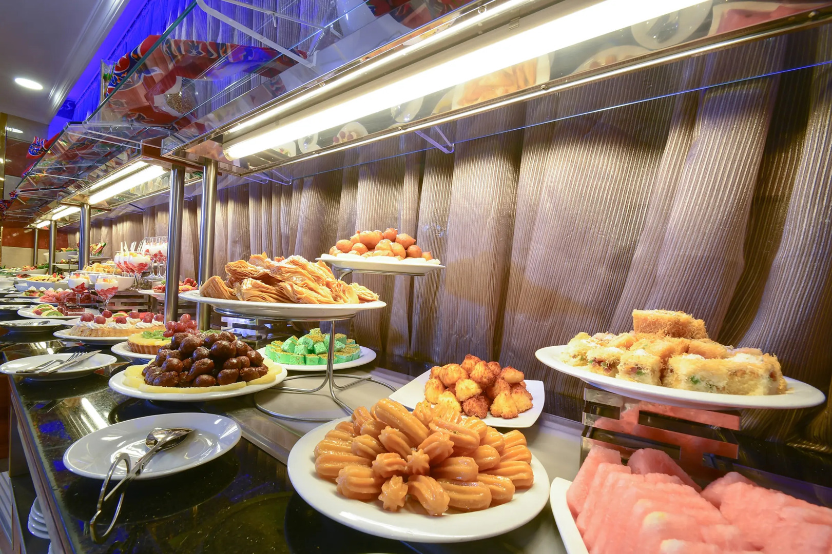 Отель Golden Tulip Al Ansar