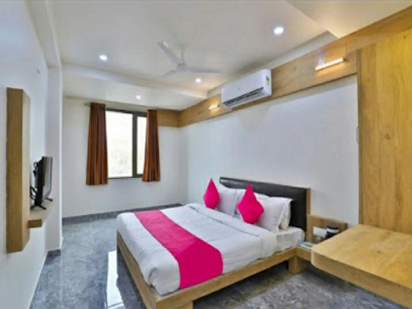 Отель Vikram Palace