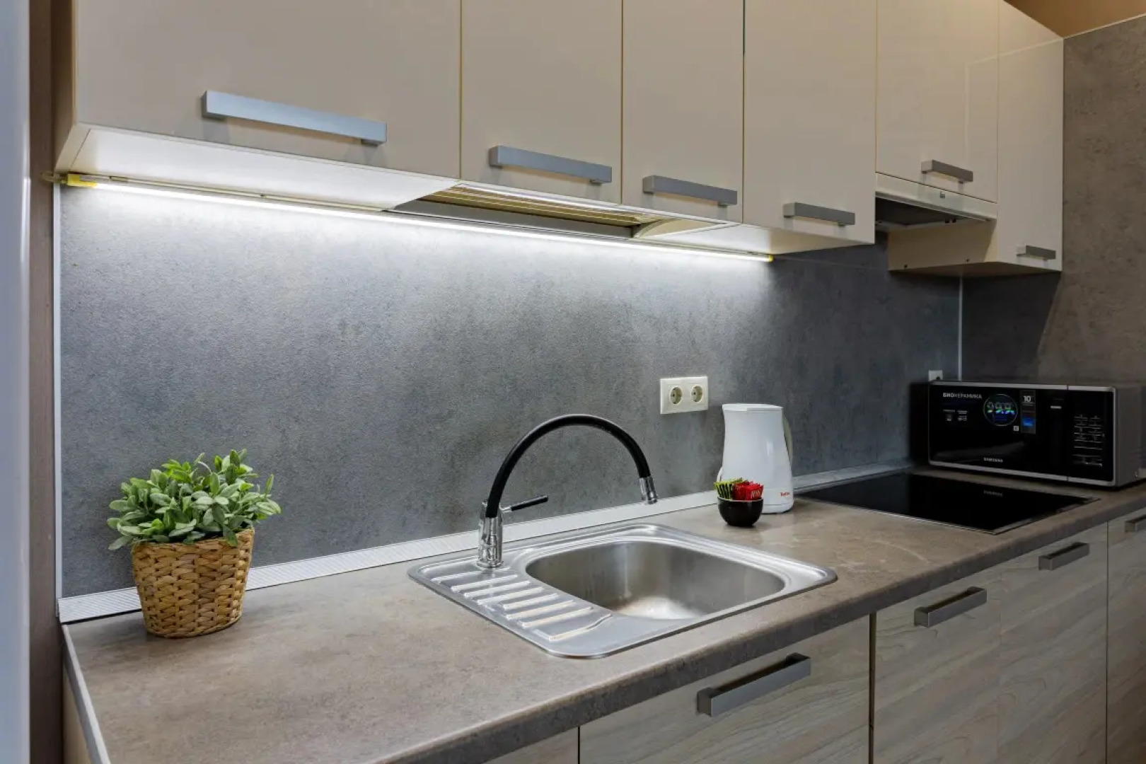 Апартамент Солнечный в центре Сочи у моря с балконом