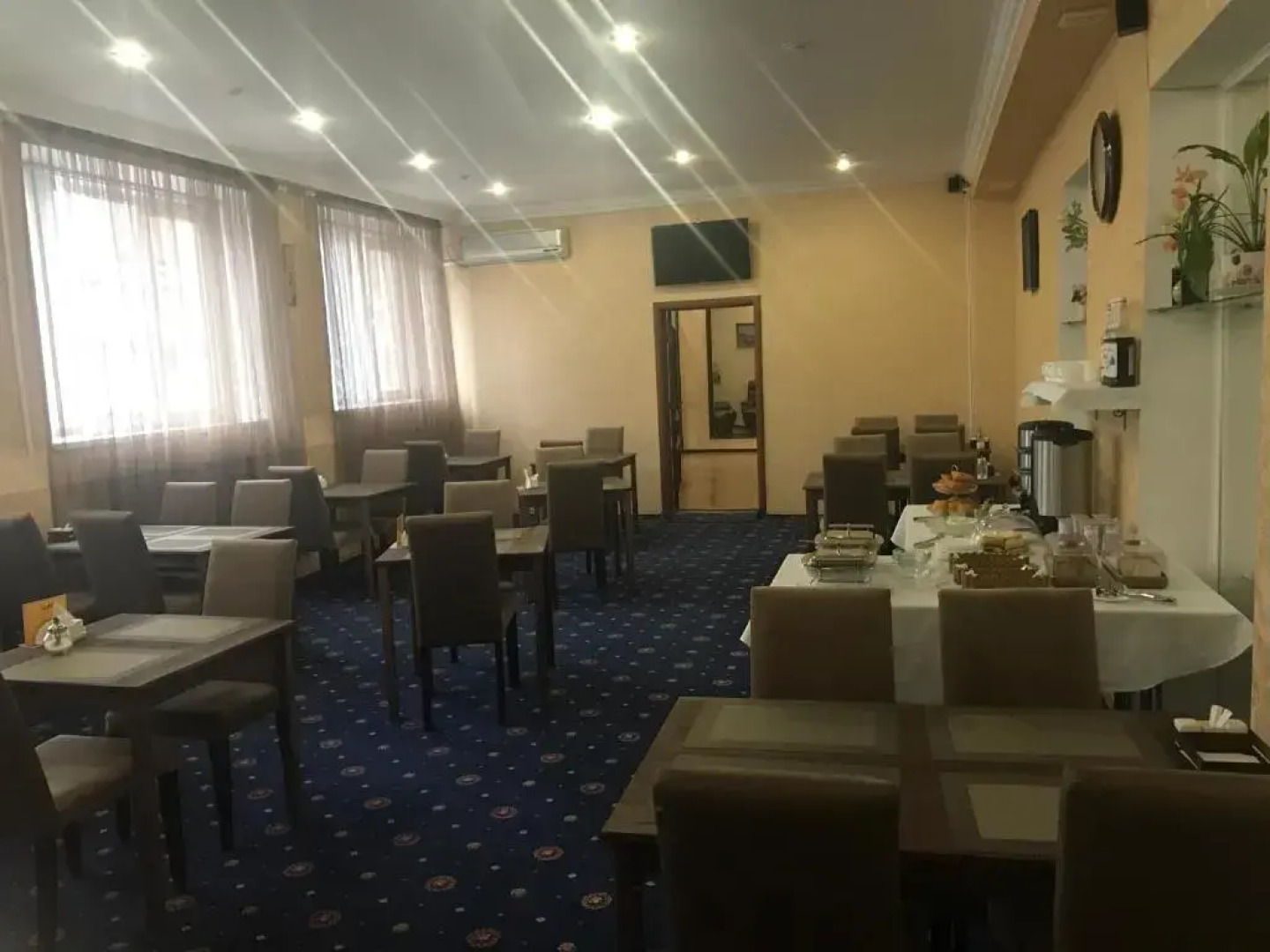 Отель Корона