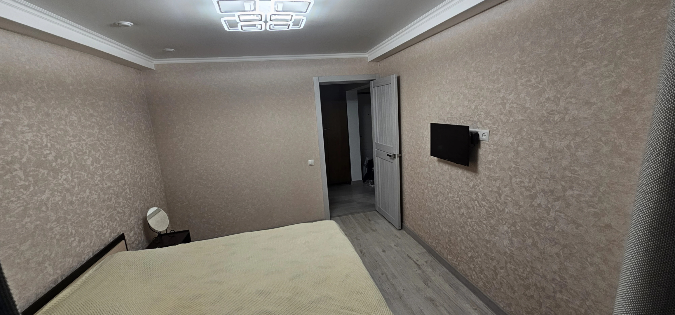 Квартира Двухкомнатная в тихом дворе с новым ремонтом и техникой