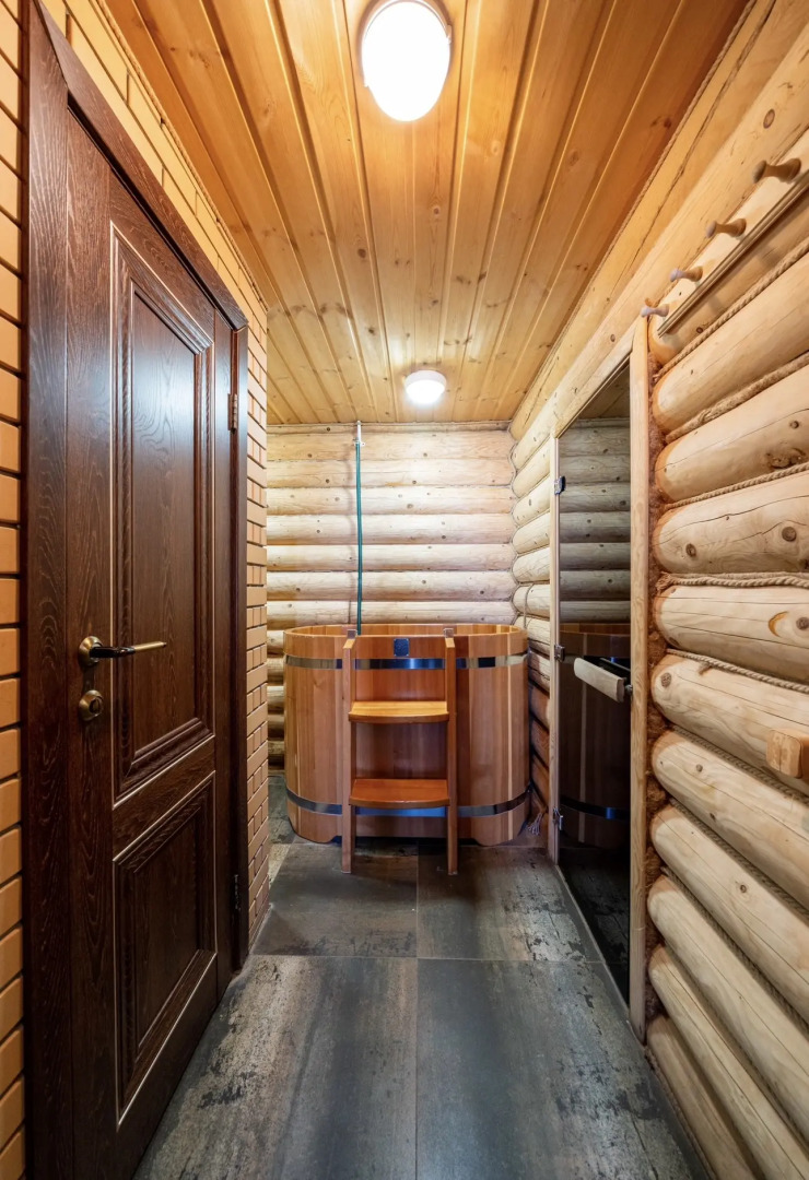 Частный дом с баней и открытым бассейном