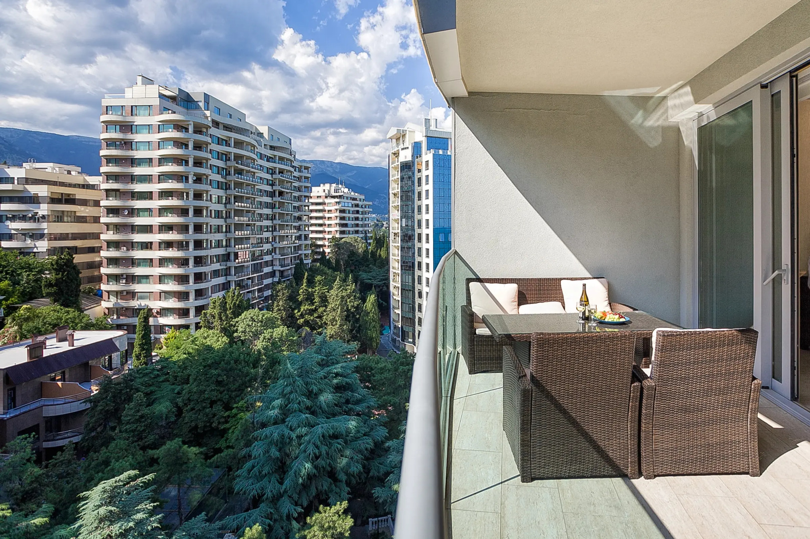 Апартаменты Зазеркалье Приморский Парк Ялта