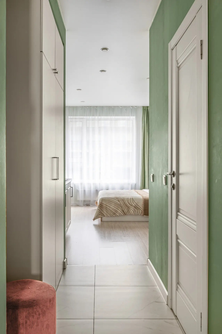 Студия у Метро Космонавтов