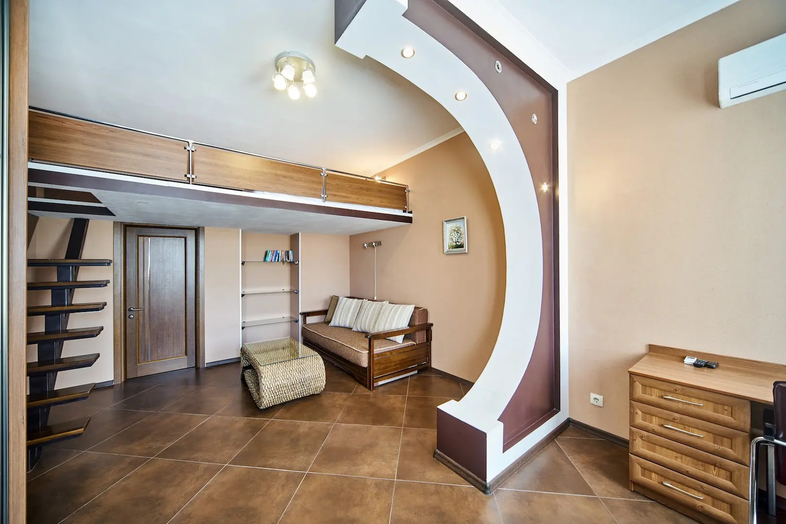 Двухуровневые апартаменты у моря на Античном