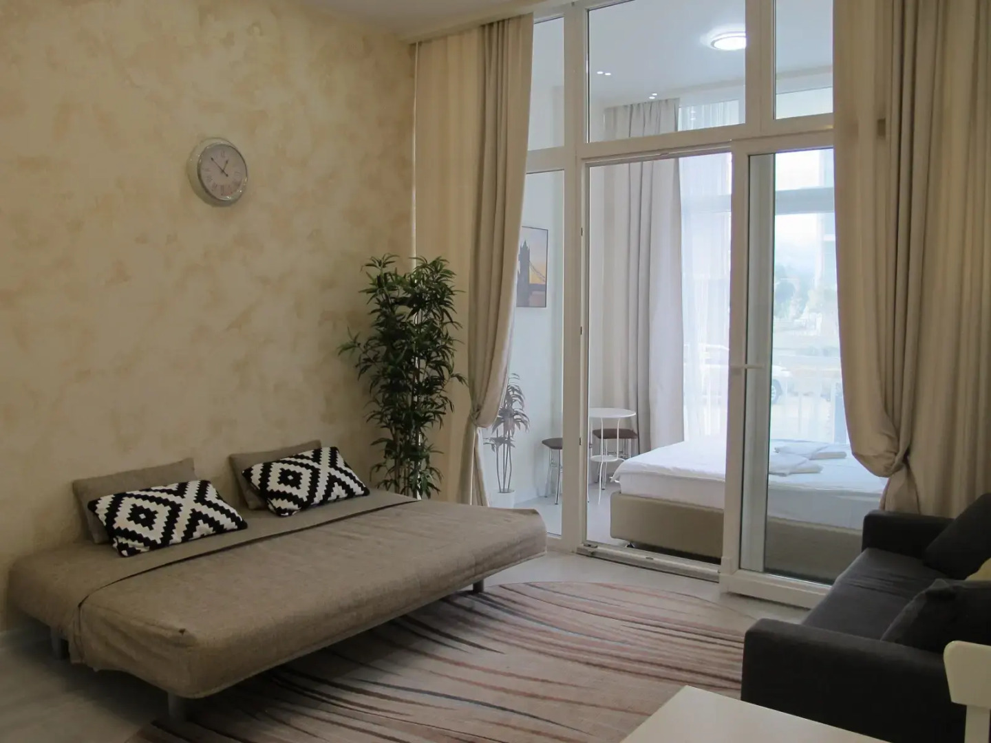 Апартаменты бульвар Надежд 6/2