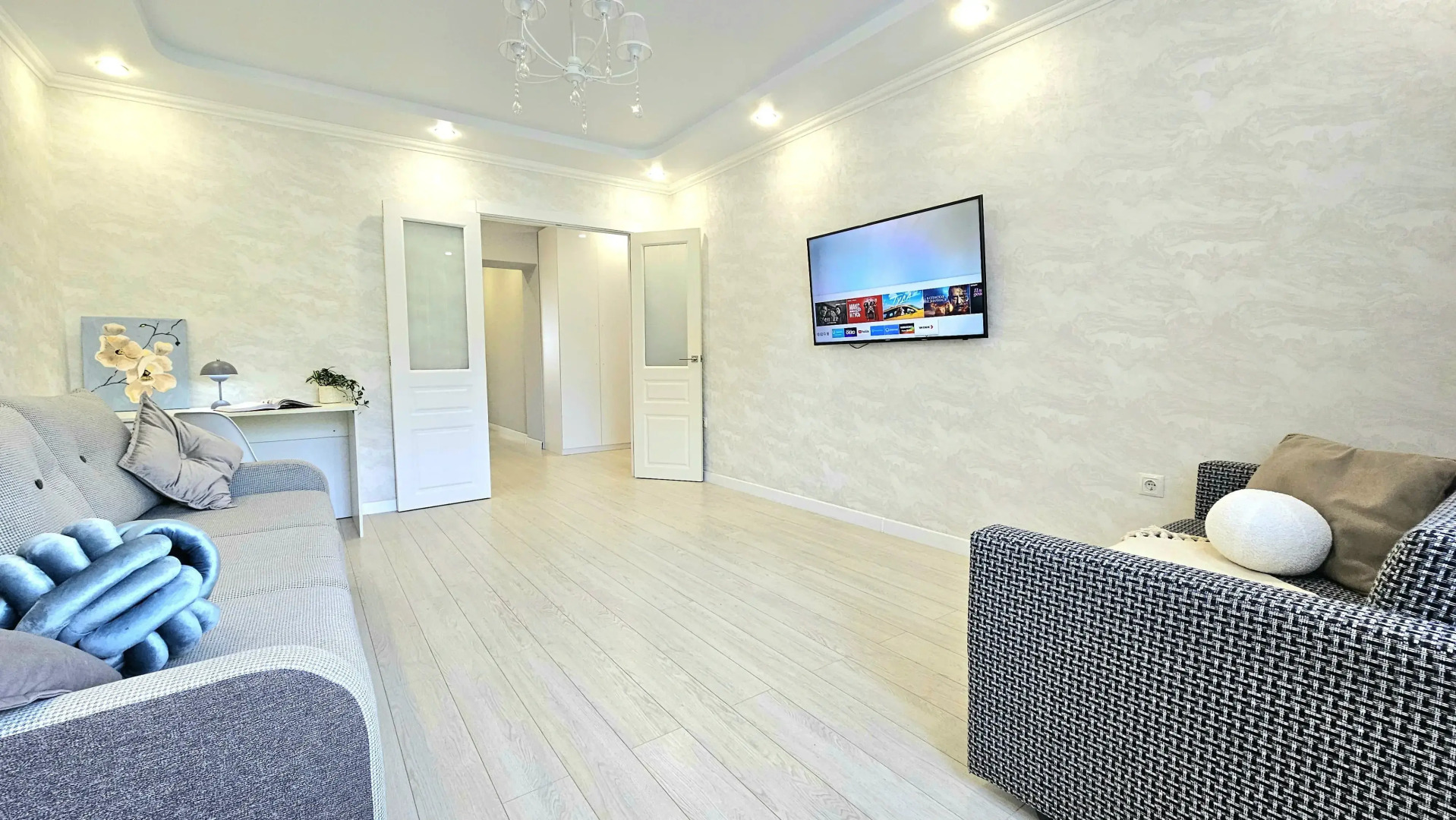 Квартира Urban Apartments 2-х комнатная рядом с метро и базой отдыха у леса