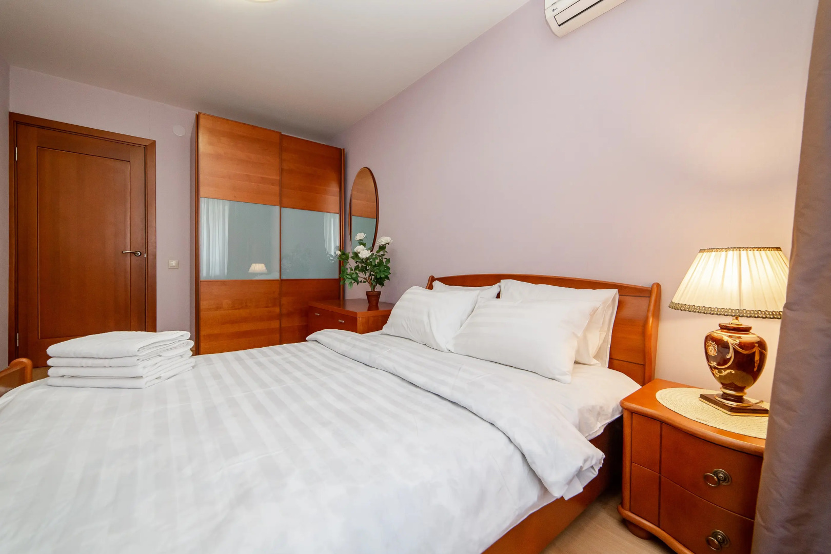 Трехкомнатные апартаменты GALLERY Minsk на Мельникайте с балконом