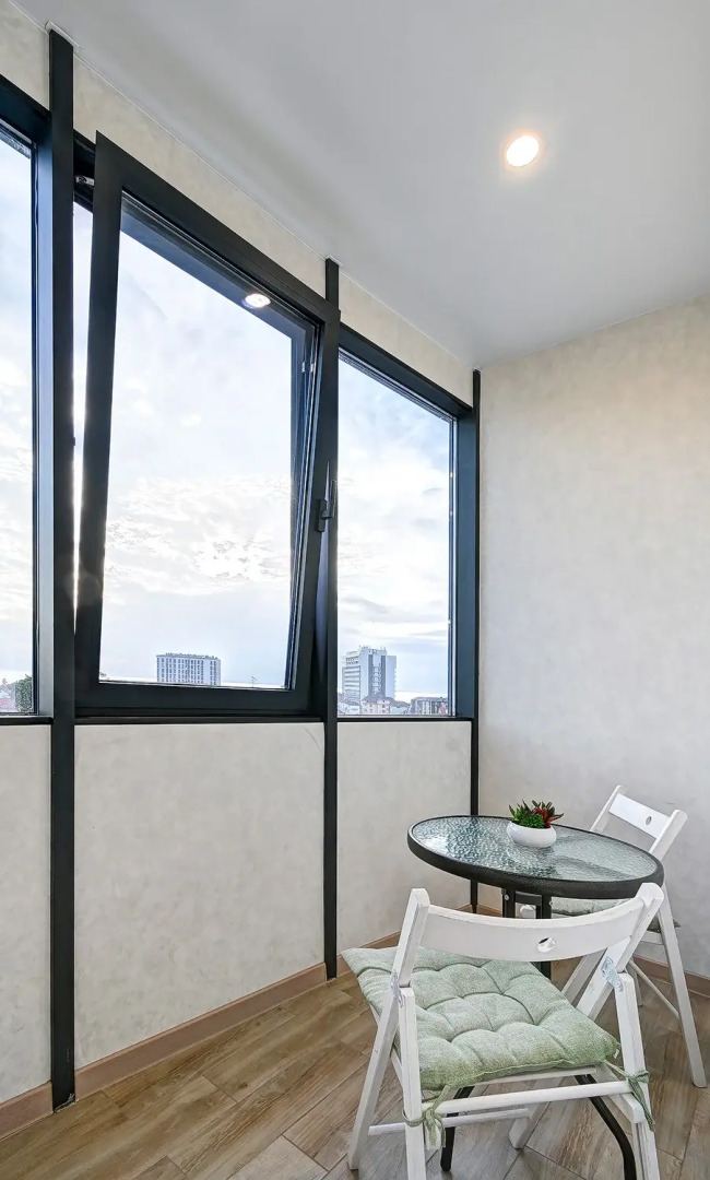 Уютные апартаменты MorskayaSimfonya-2 с видом на море балконом ванной бассейном на территории ЖК