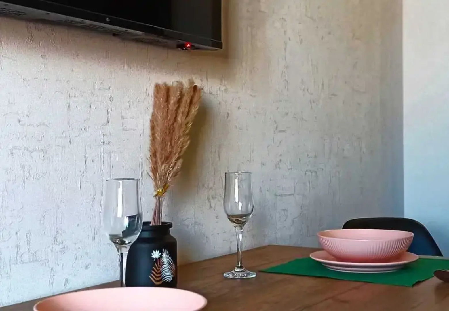 Апартаменты Две Подушки на проспекте Станке Димитрова 65, 13 этаж, Изумрудная