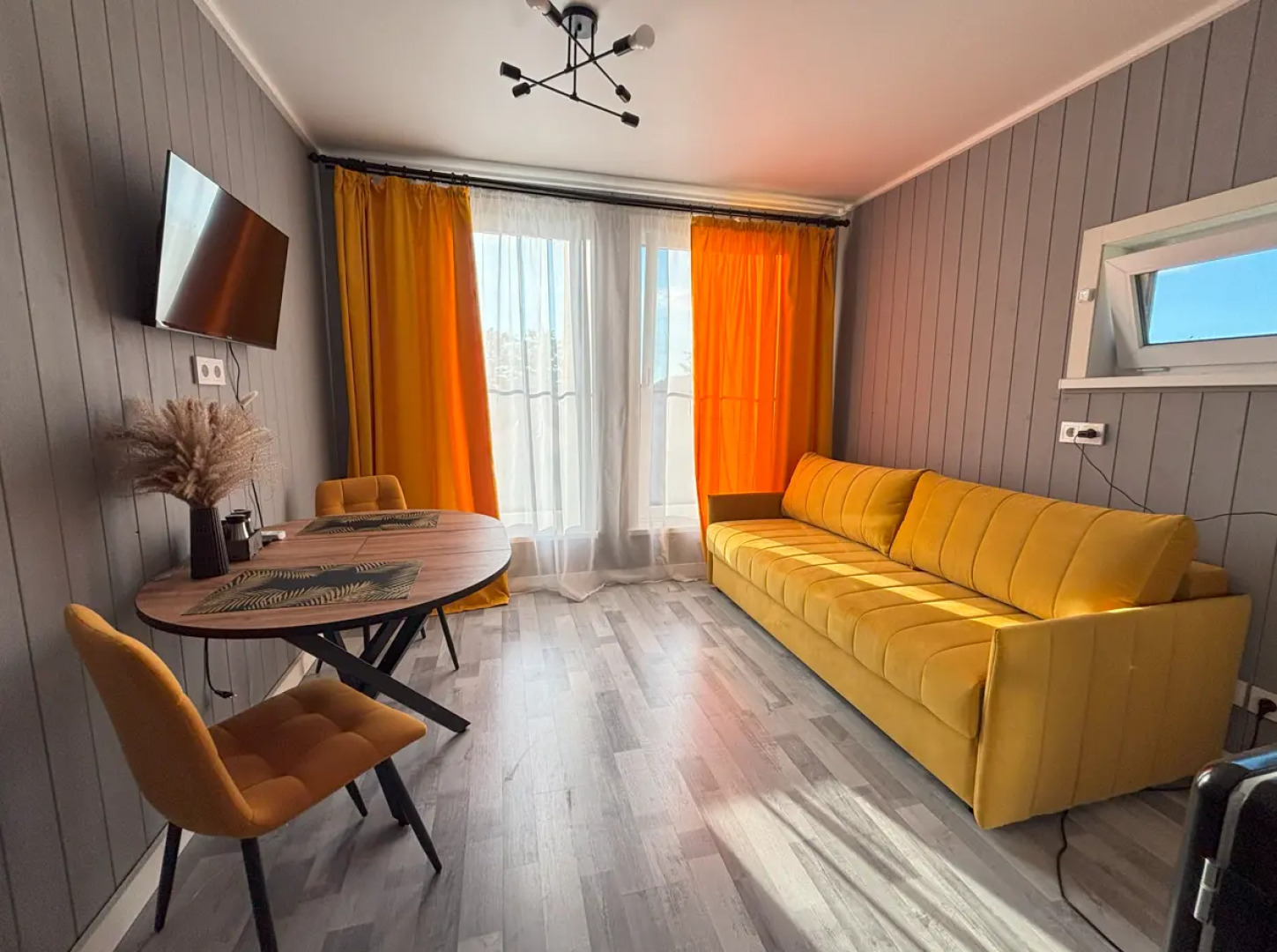 Частный дом у леса