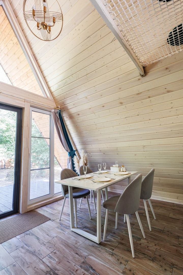 Частный дом А-фрейм для отдыха в дубовом лесу