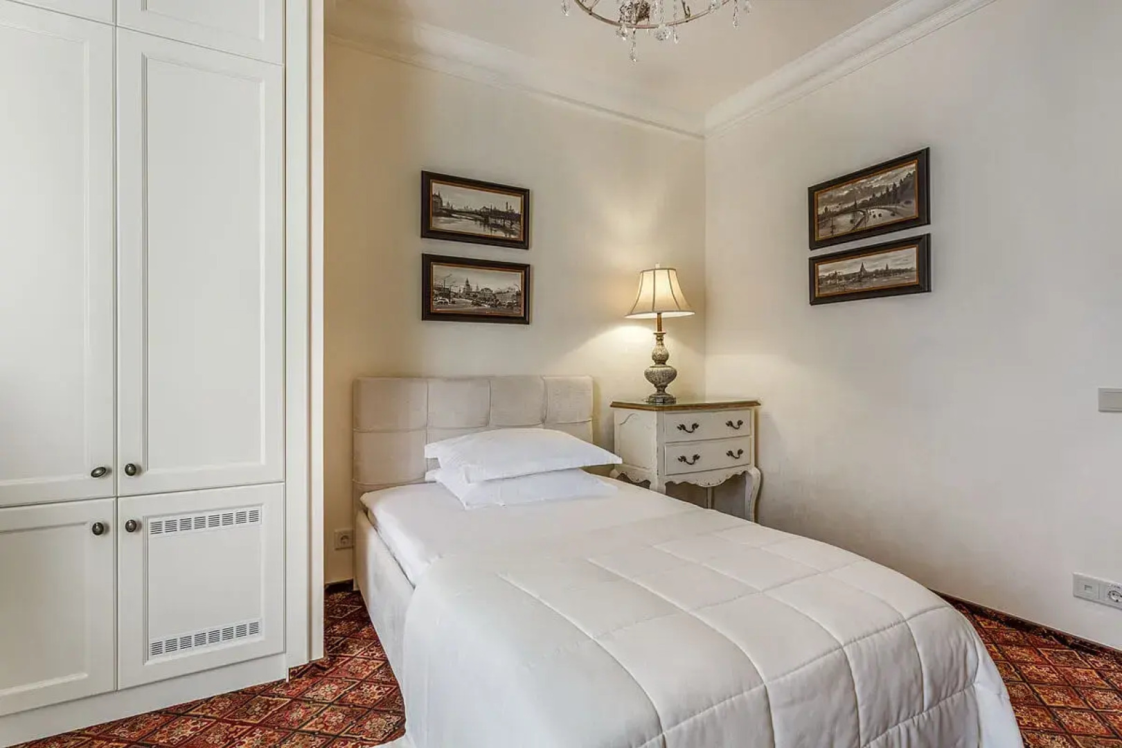 Отель Амбассадори