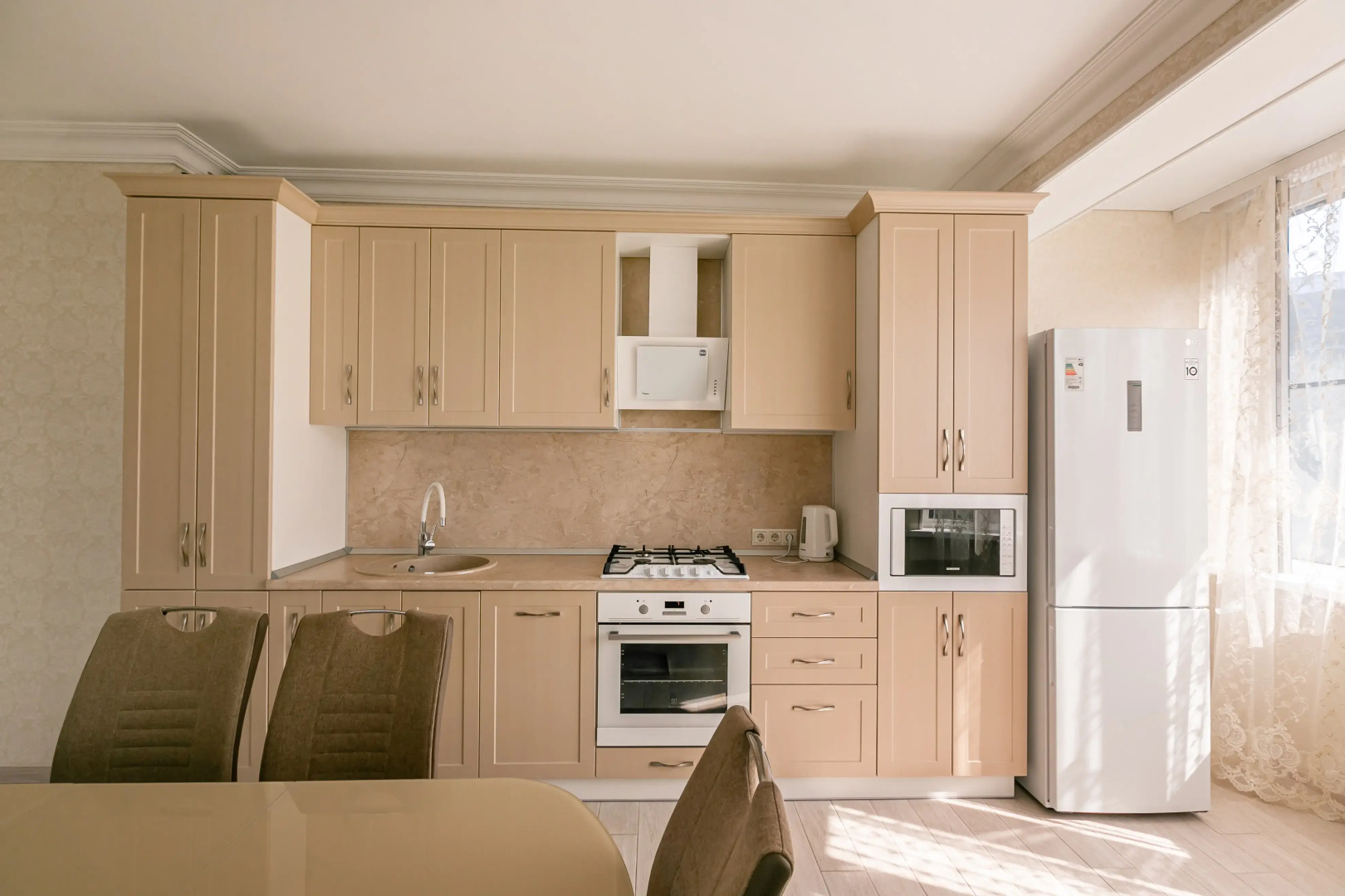 Апартаменты Лира от Ирины Савельевой + С красивым видом на Боргустанский хребет + У входа в верхний Курортный парк + Релакс 150%!