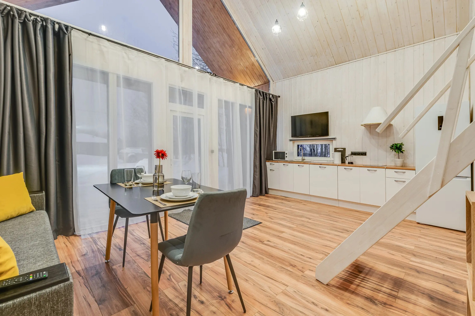 Частный дом загородный с баней на дровах