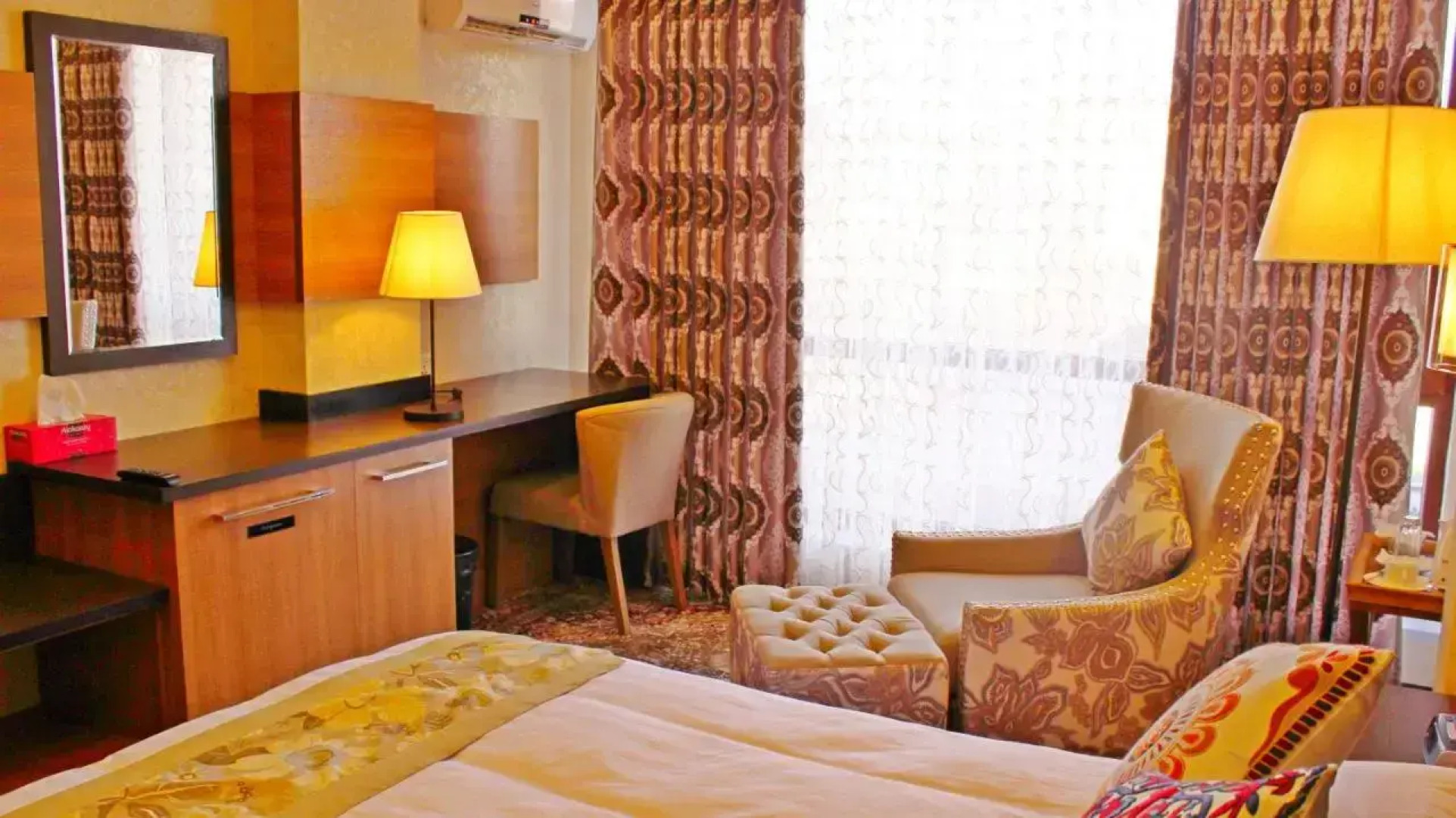 Отель Атлас