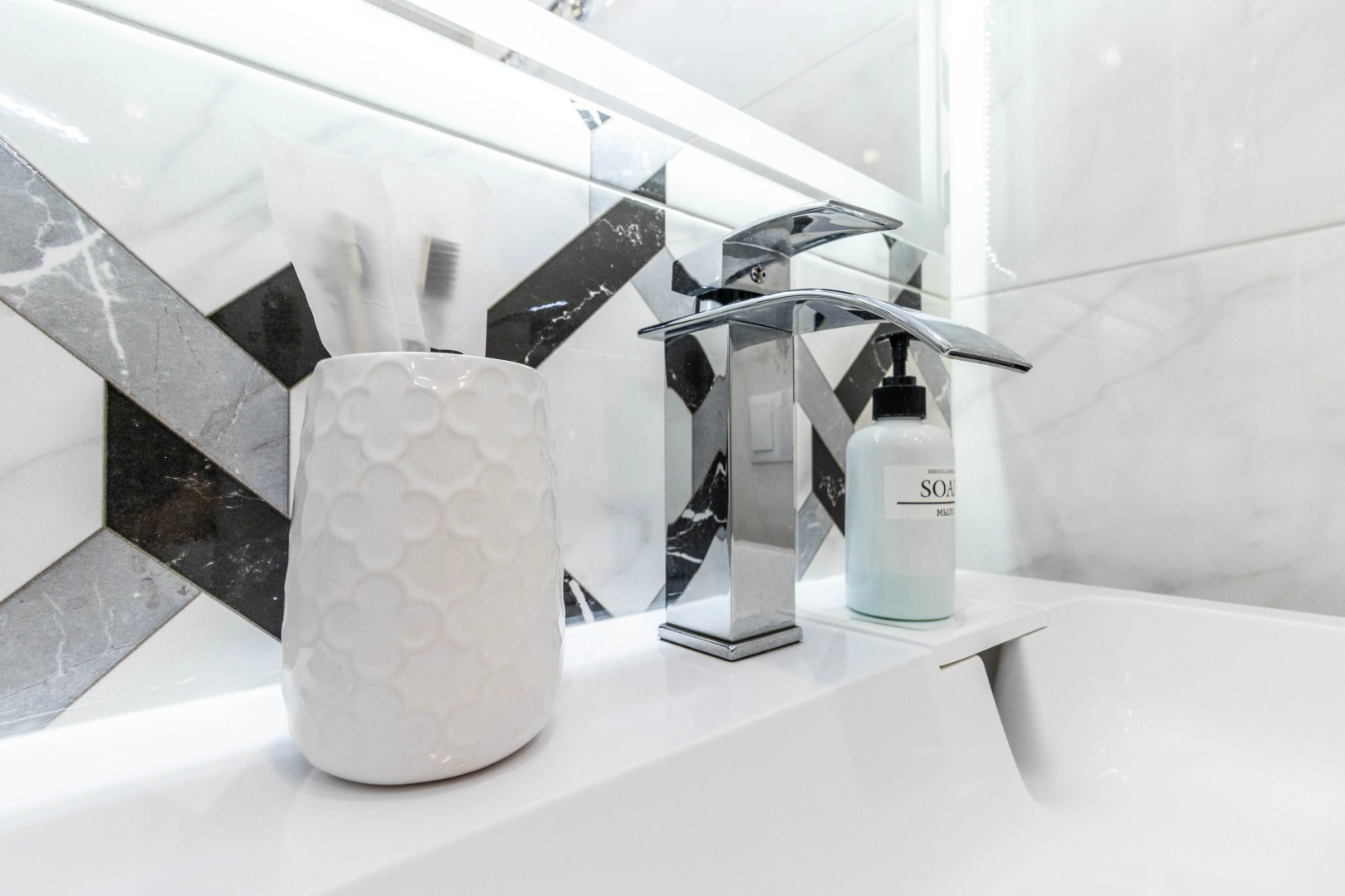 Квартира комфортные Ивана Захарова 18/2