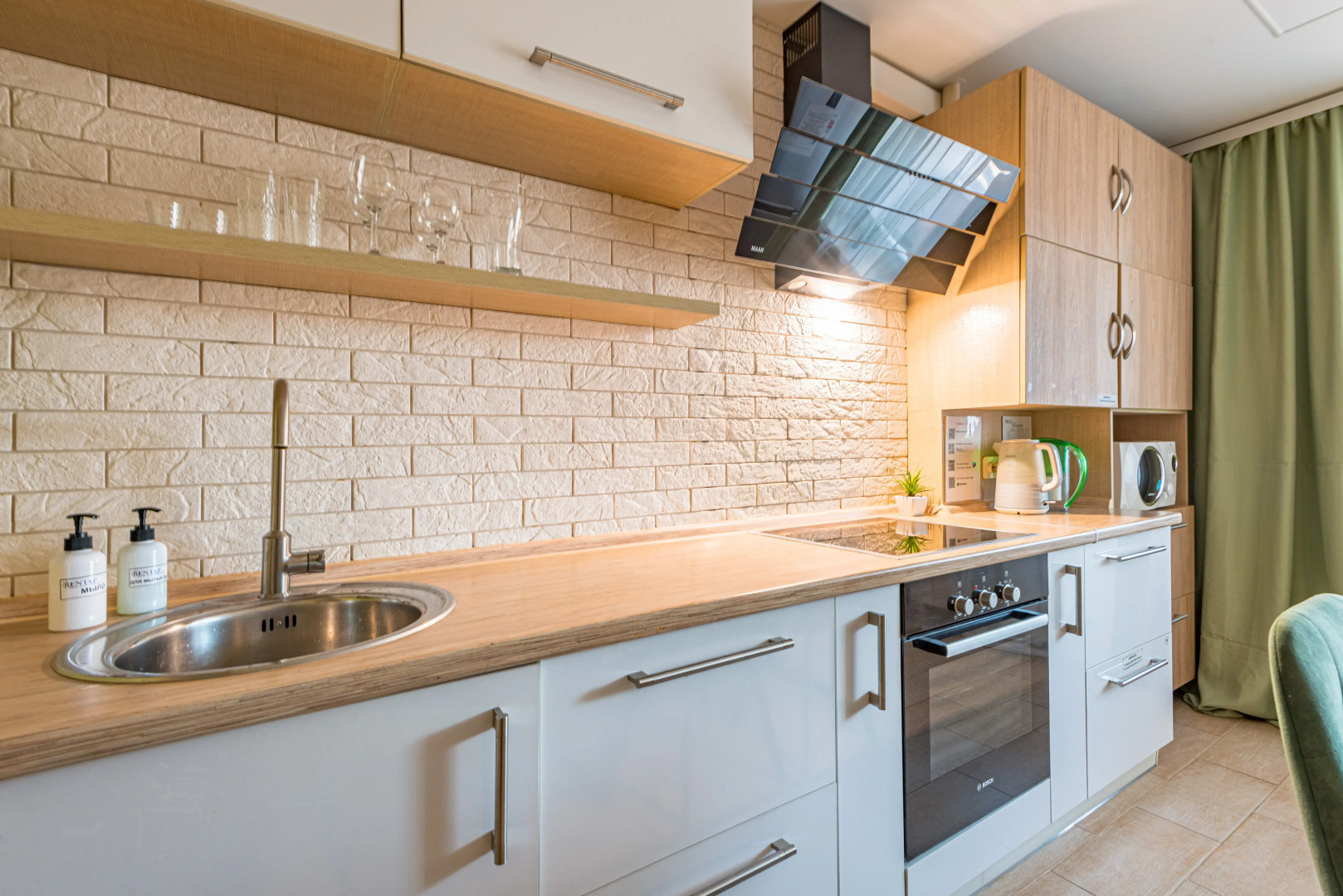 Квартира 1-к у залива на Маркова 8/1 от RentAp, 4 сп.места