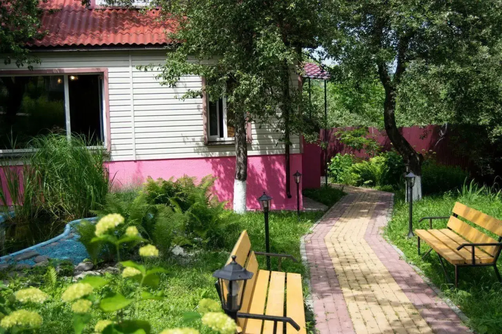 Частный дом с баней и бассейном