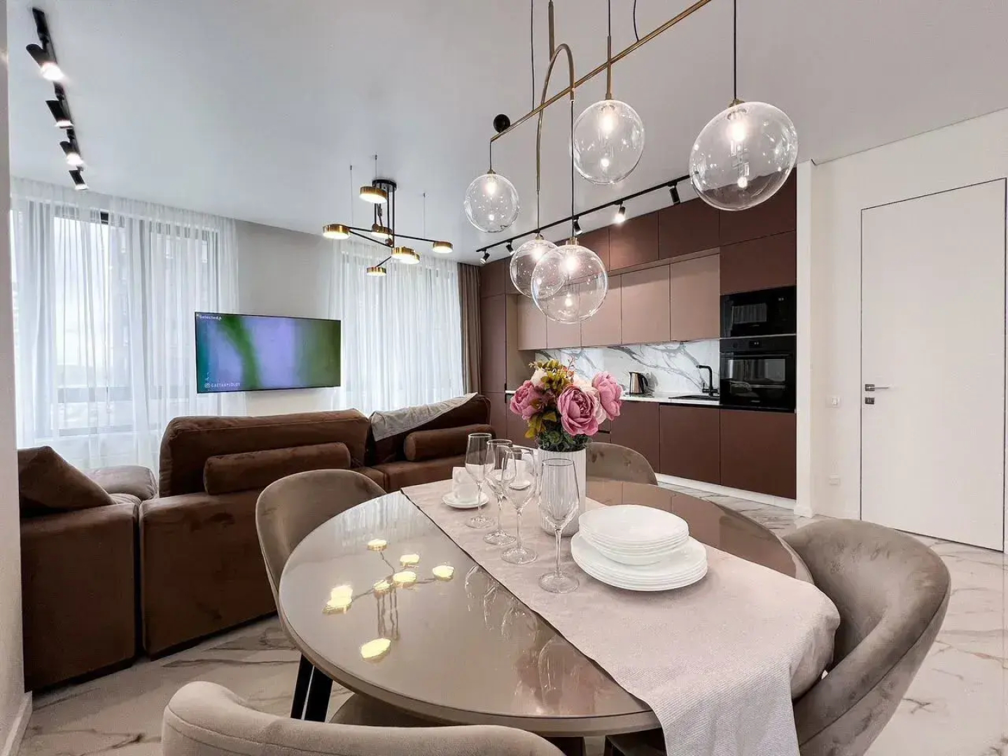 Квартира Дизайнерская Евро 2ка Sunvilles в Савин Хаус