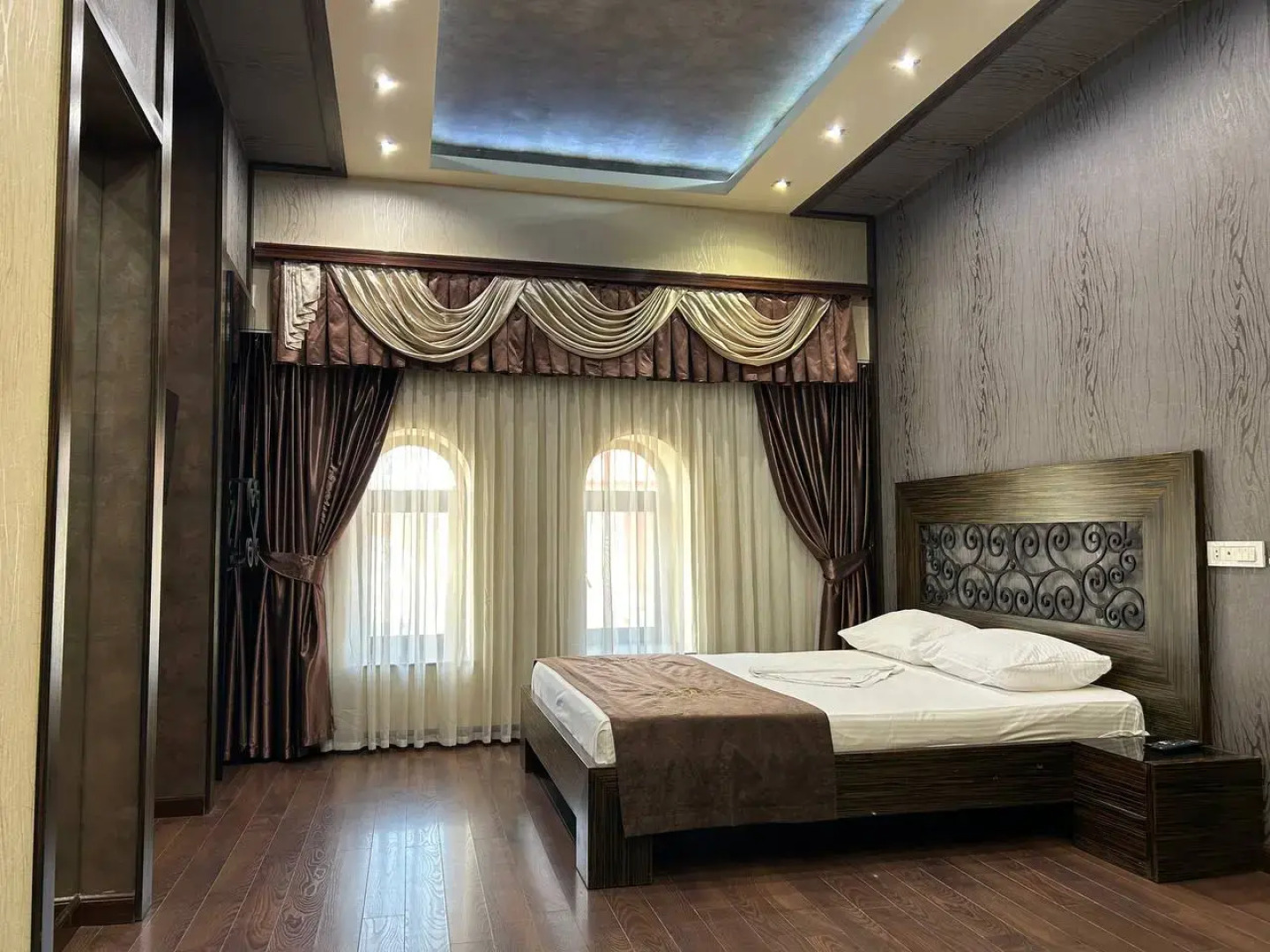 Отель Roma Yerevan & Tours