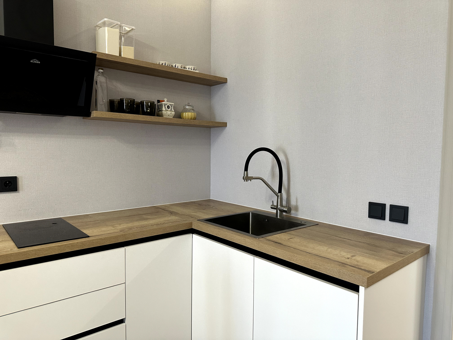 Аппартаменты "Эленика" двухкомнатная квартира в Махачкале с видом на озеро и мечеть