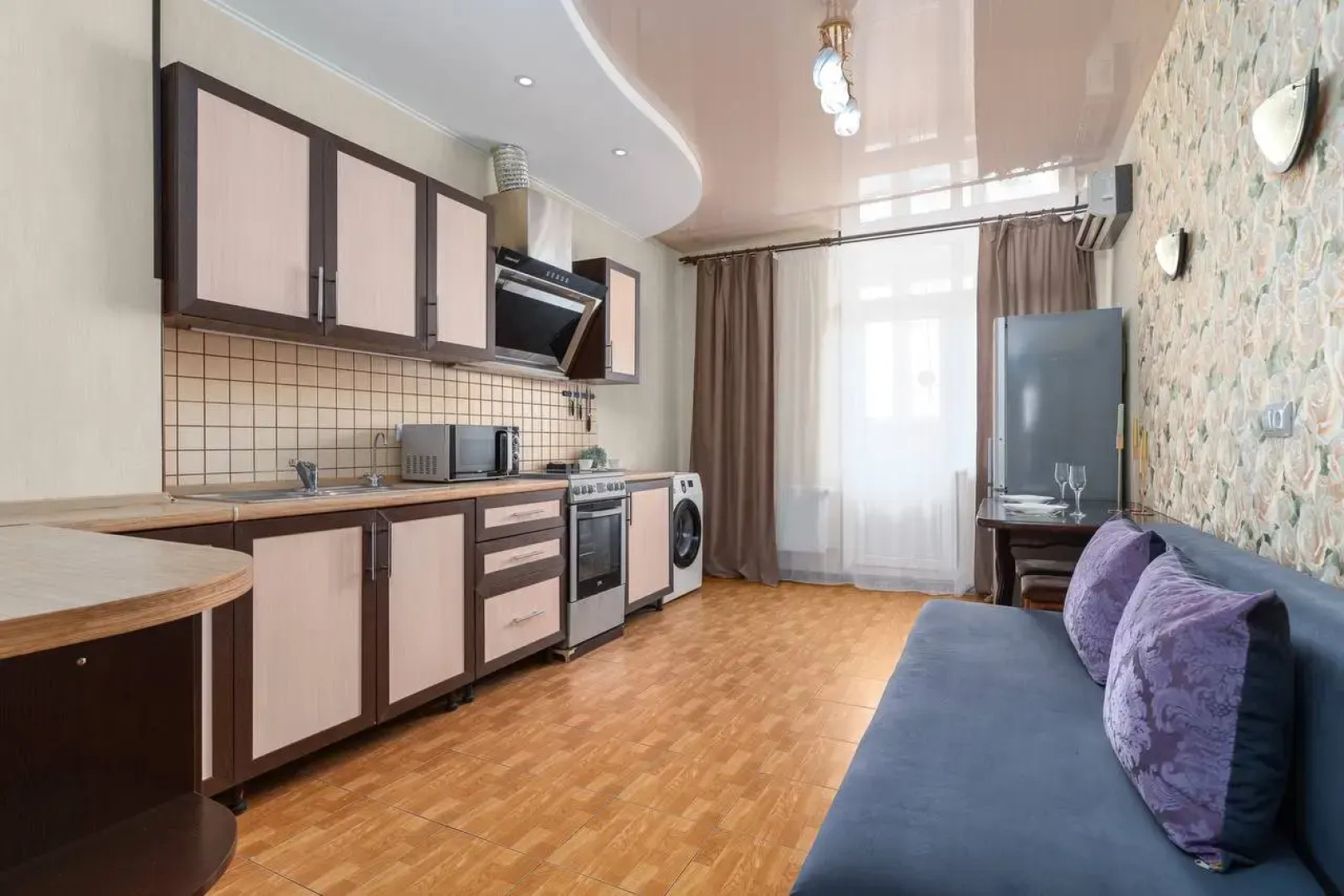 Апартаменты на 8 этаже на Восточно Кругликовской