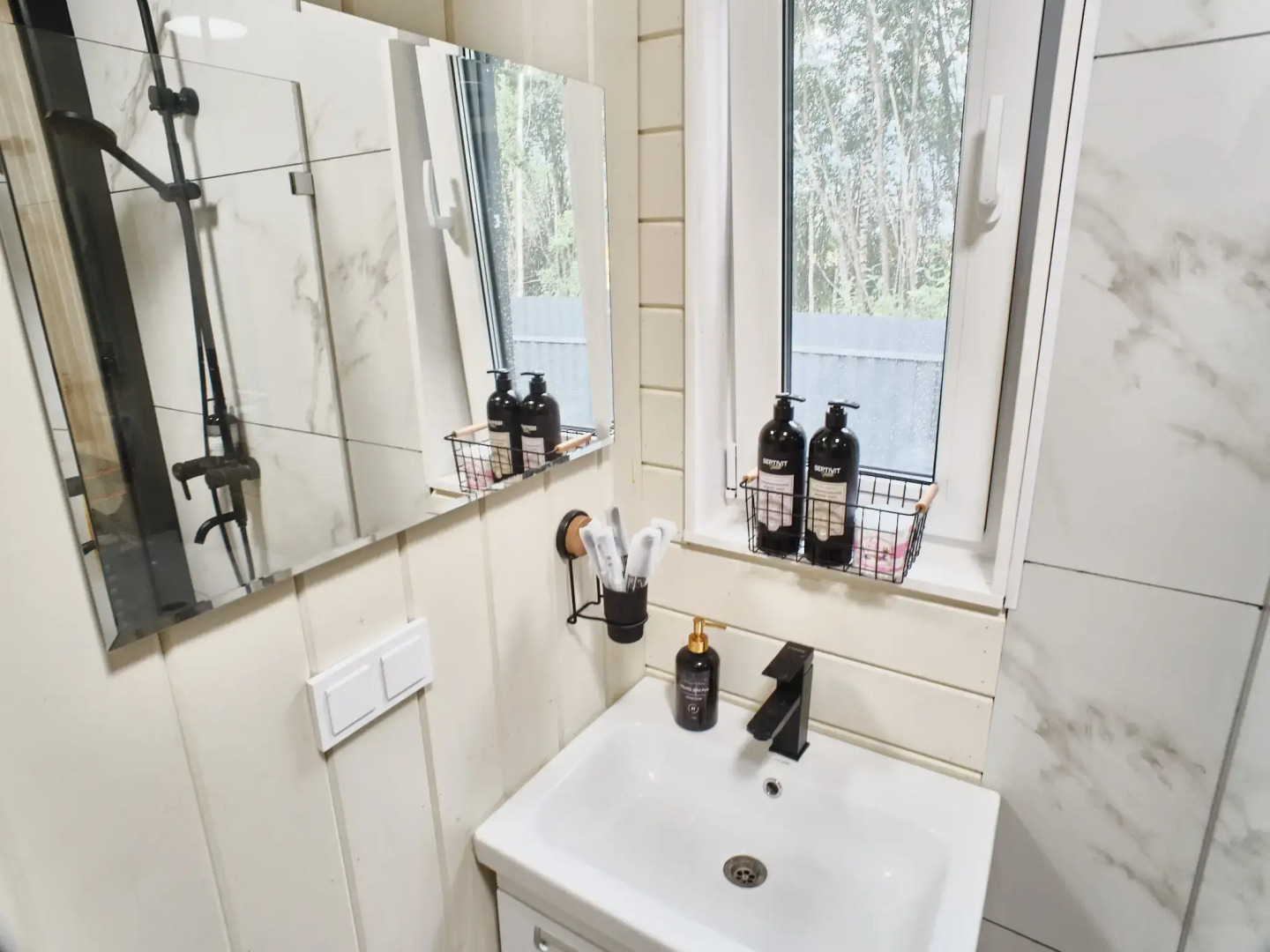 Частный дом с сауной, детской и спортивной площадкой