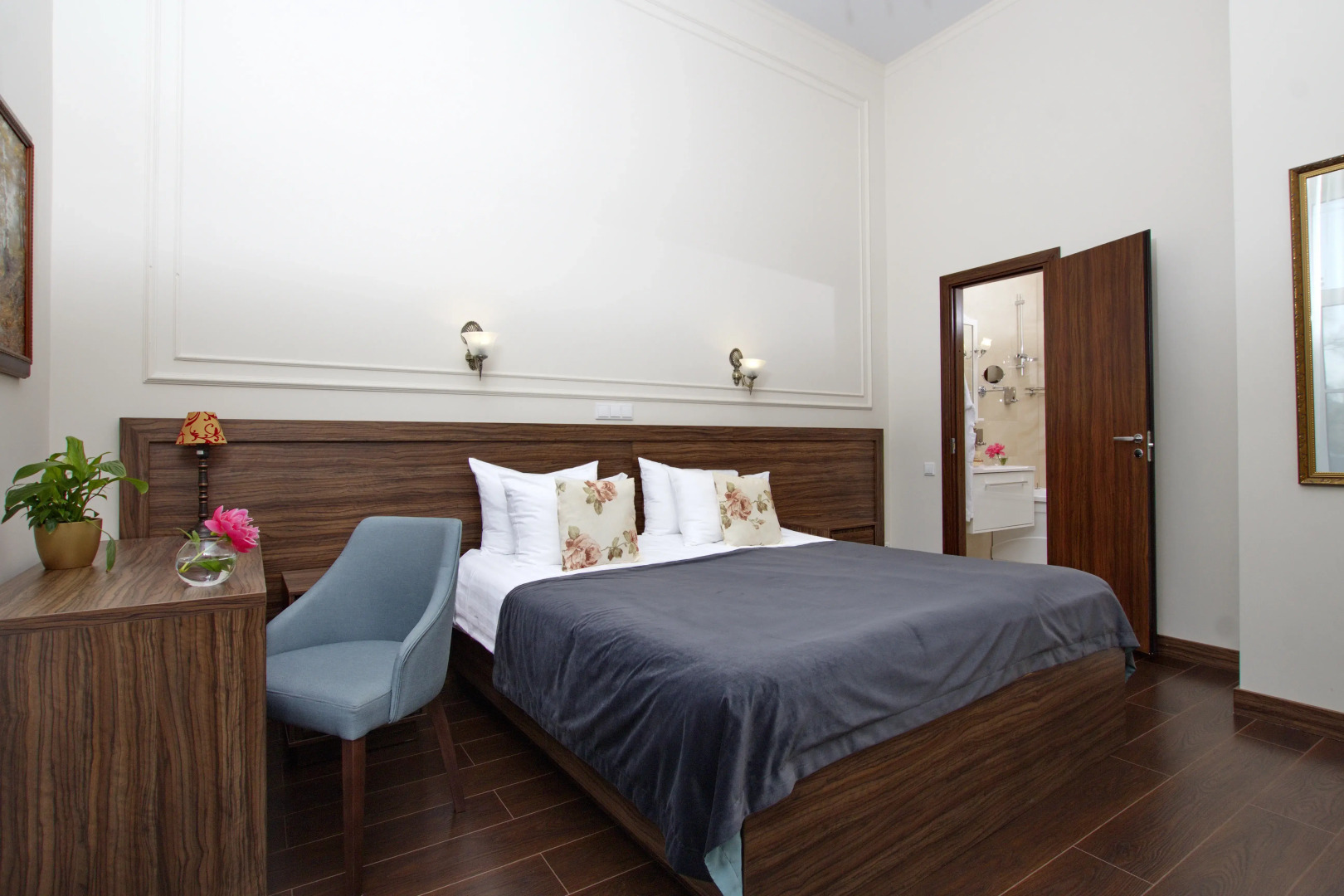 Отель Золотой век