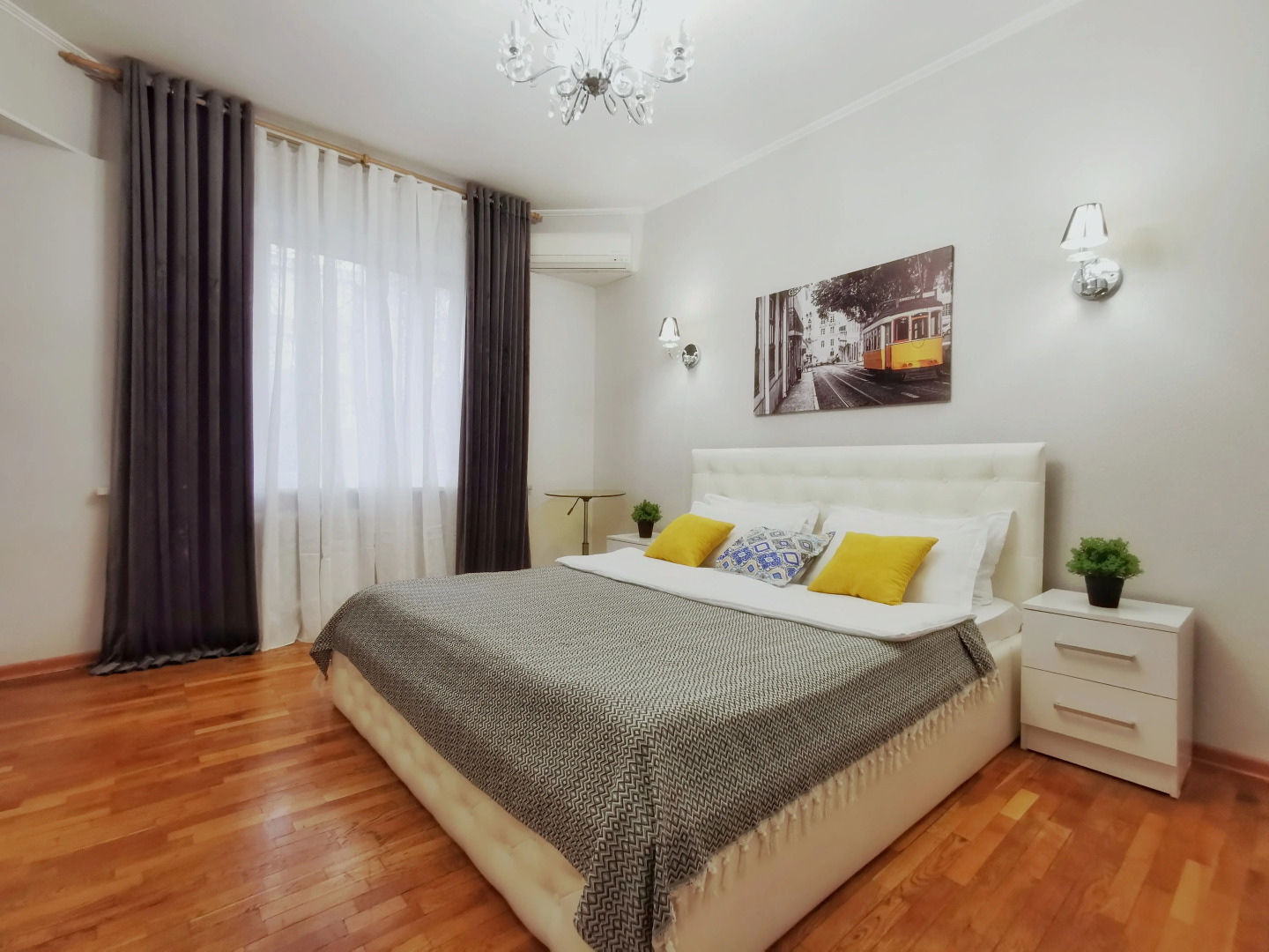 Апартаменты M.O.O.N. APARTMENTS Zenkova 86