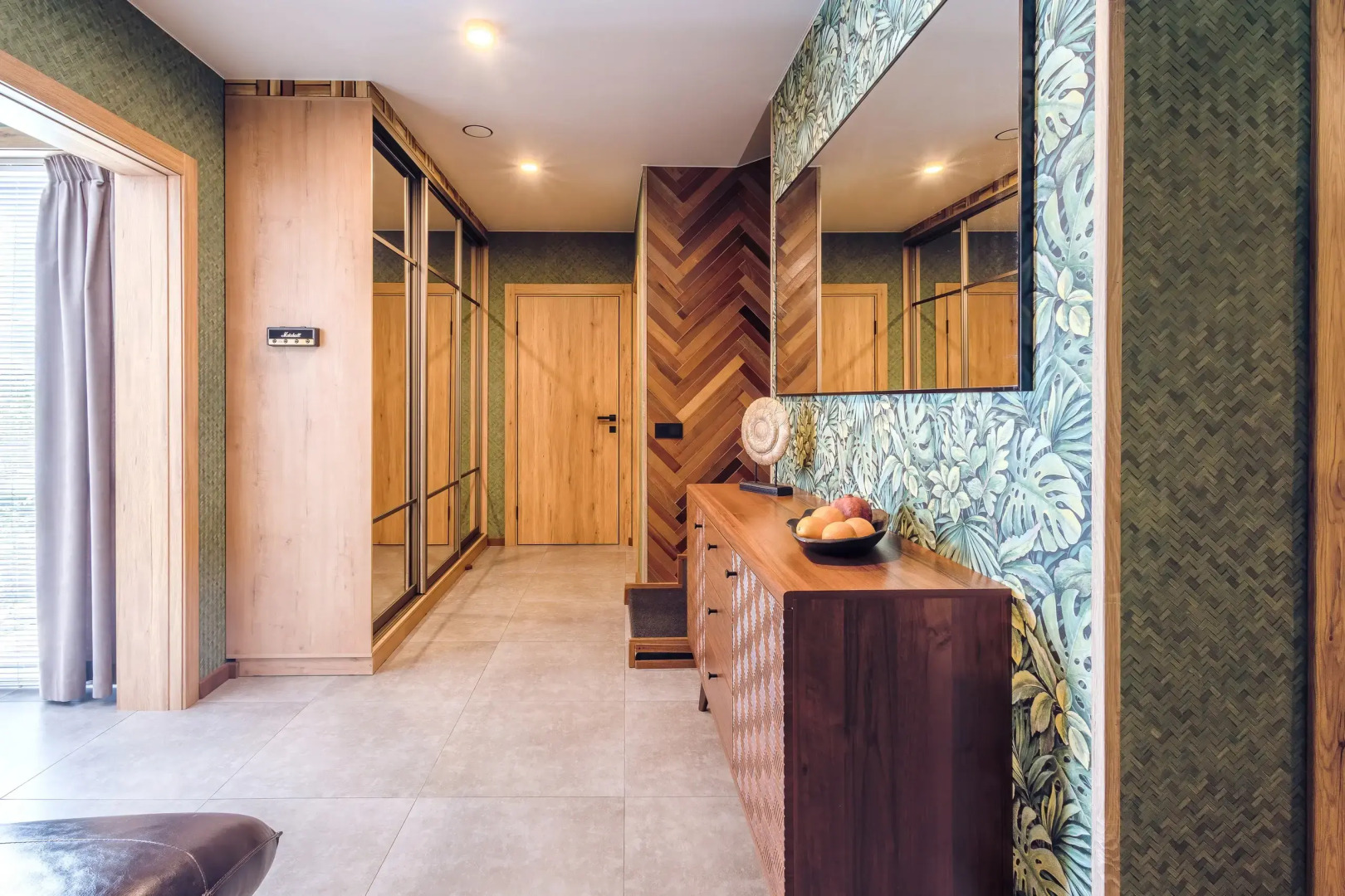 Частный дом у сквера в центре Поляны