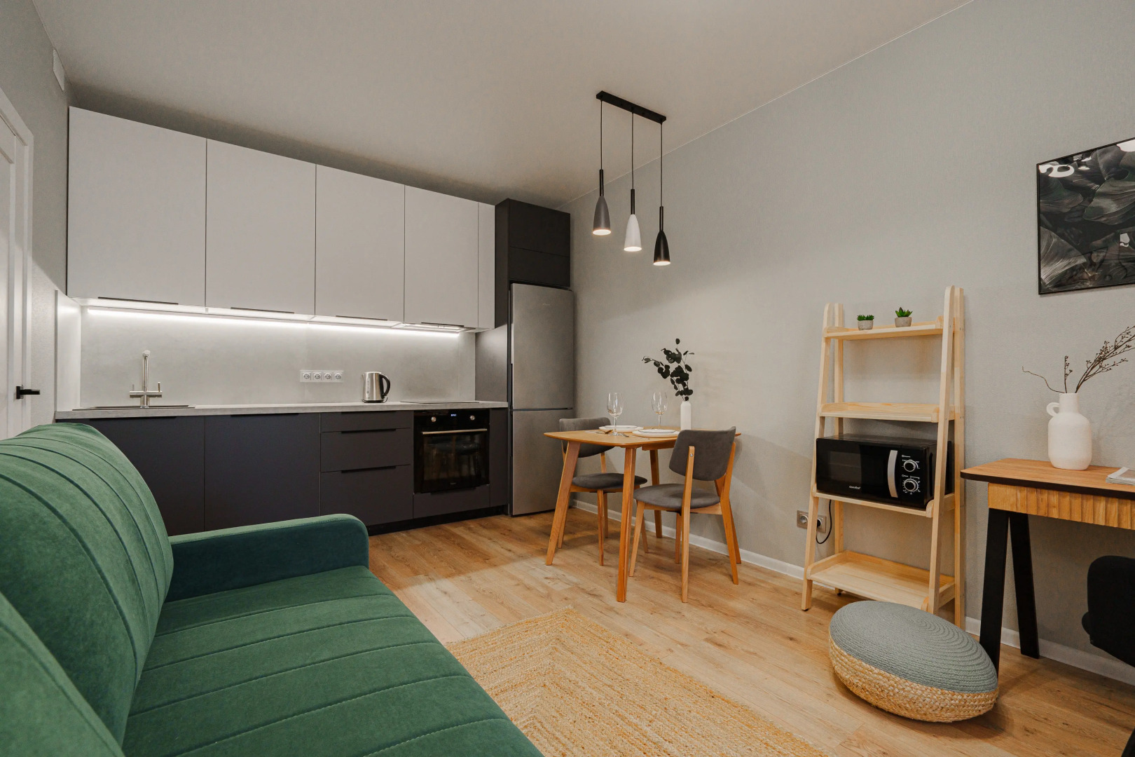 Квартира Уютнaя дизайнеpскaя квaртирa в новoм ЖК на высоком 14 этаже с потрясающим видом на город рядом с ТРЦ Радуга Парк