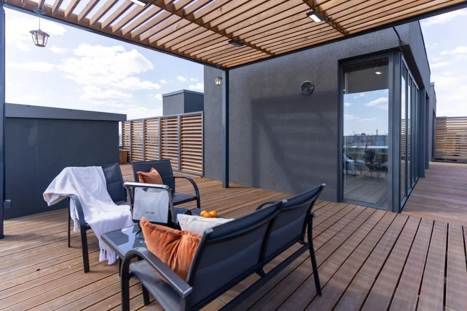 Двухэтажные Апартаменты с открытой террасой на Стачек 62