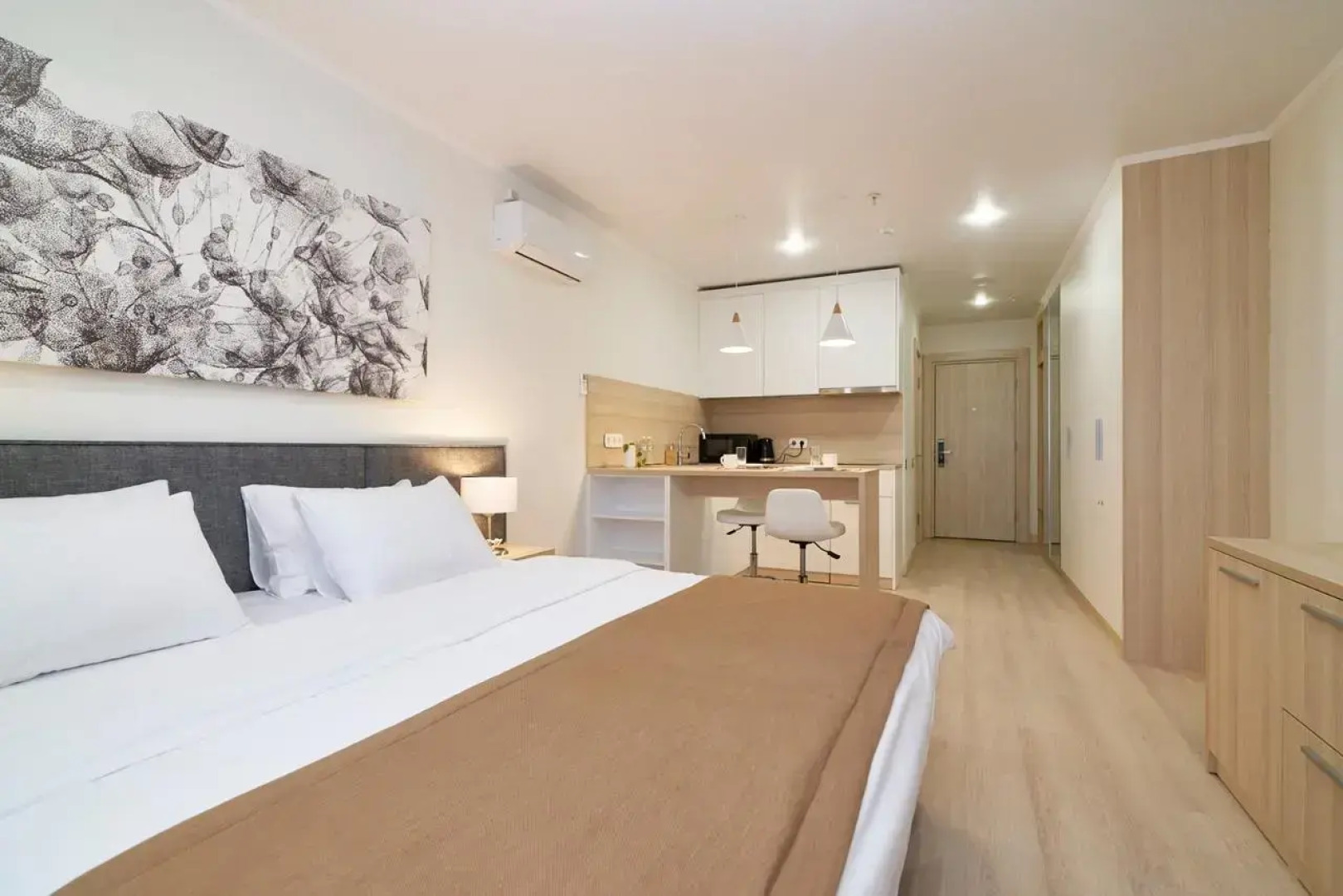 Апарт-отель Yes с видом на сад