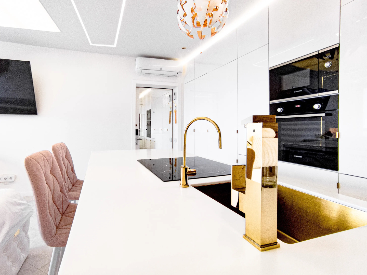 Апартаменты 18 этаж,студия 36кв.м,джакузи,балкон,вид на Волгу,новый дом,самый центр,вокзал пешком