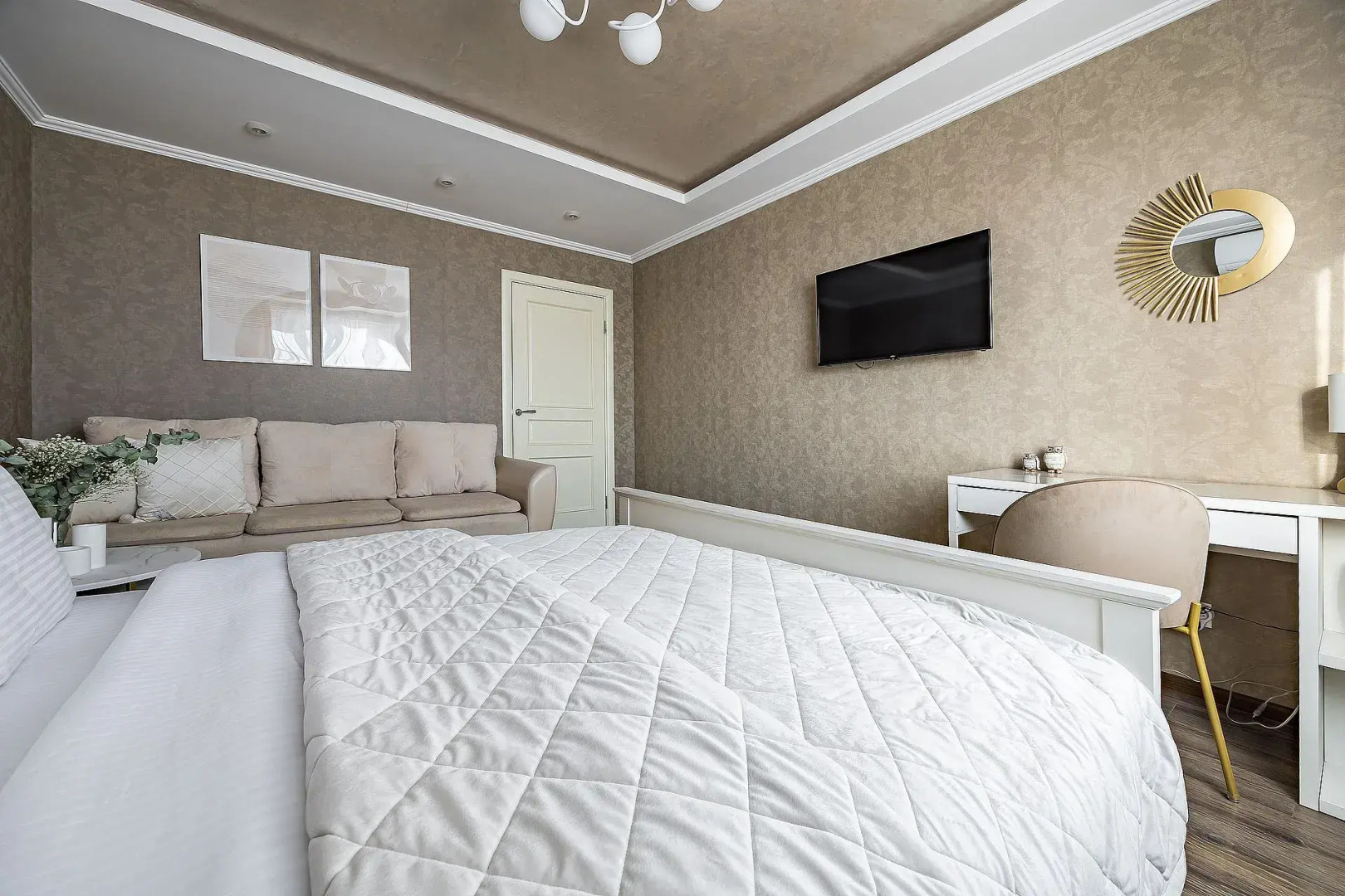 Апартаменты на Карла Маркса 62, с видом на Волгу. м.Стрелка. Сова-Дом