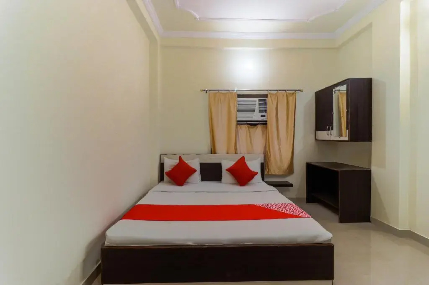 Отель Kris International Mughalsarai