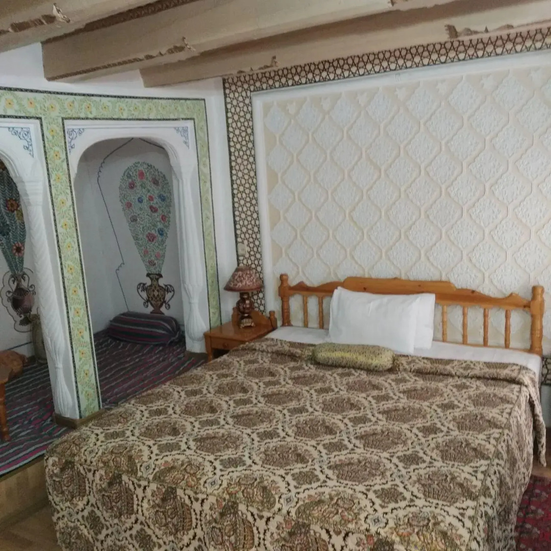 Отель Sasha & Son