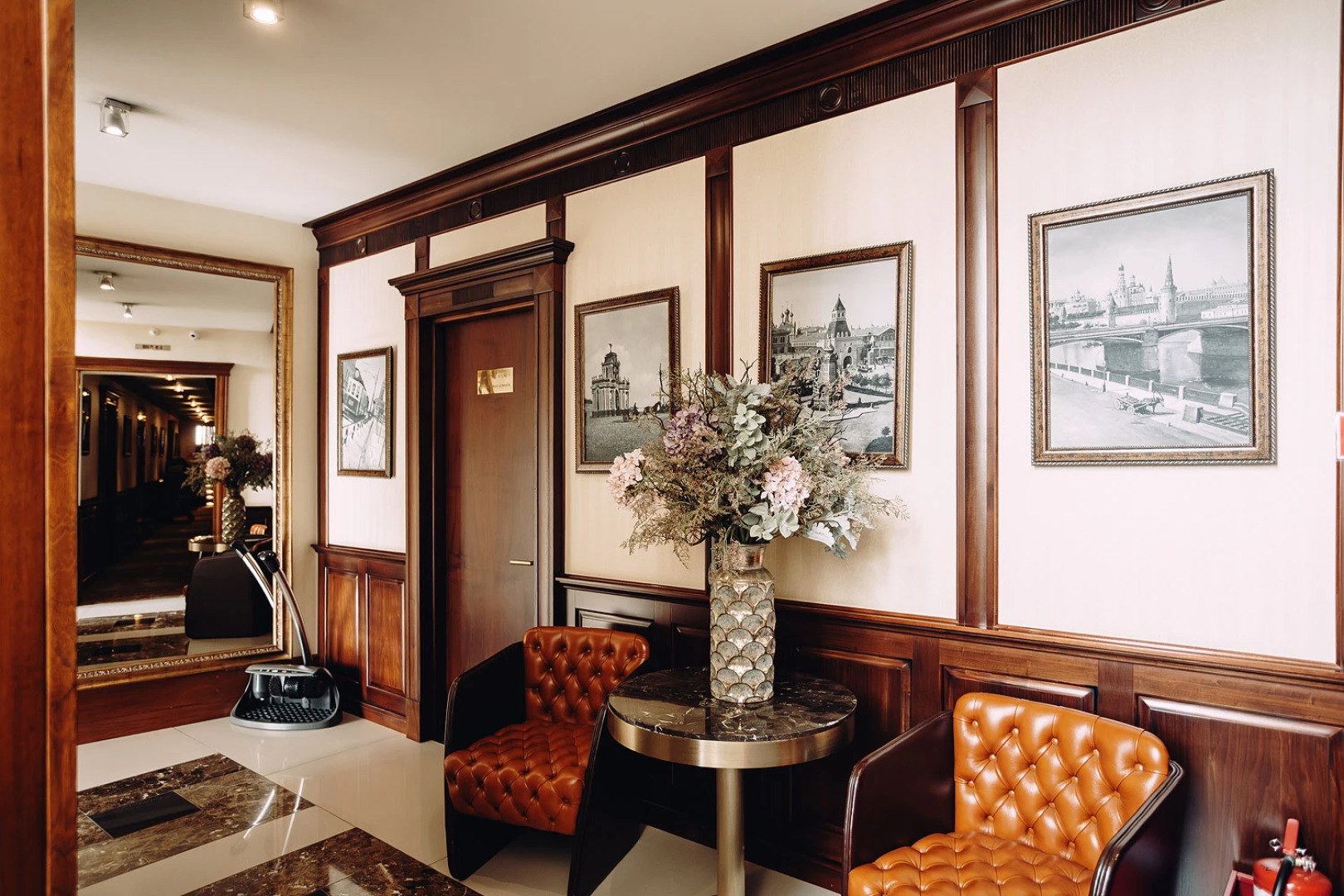 Отель Амбассадори