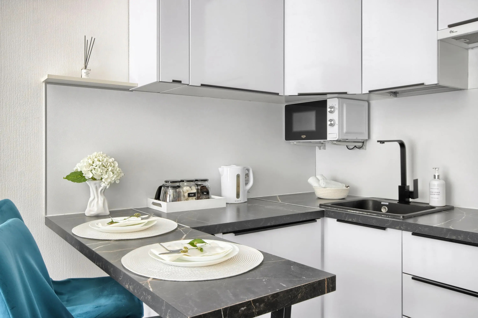 Квартира Пространство Бирюзовый Треугольник