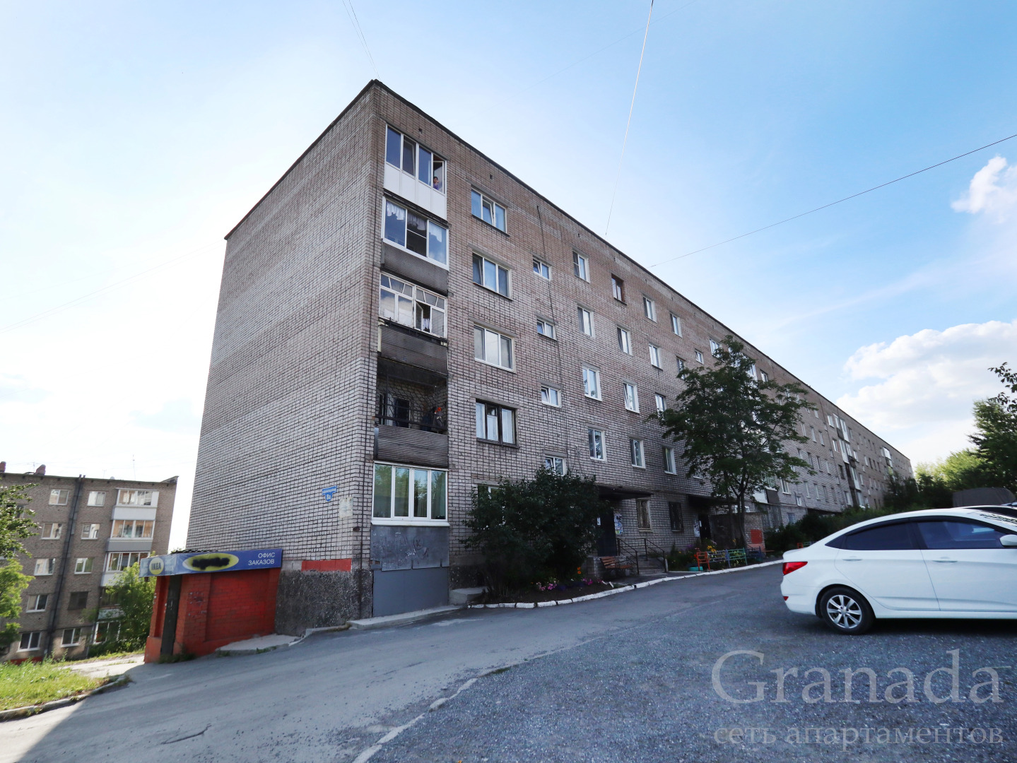 Апартаменты Granada Тихая уютная однокомнатная с шикарным видом на город и пруд