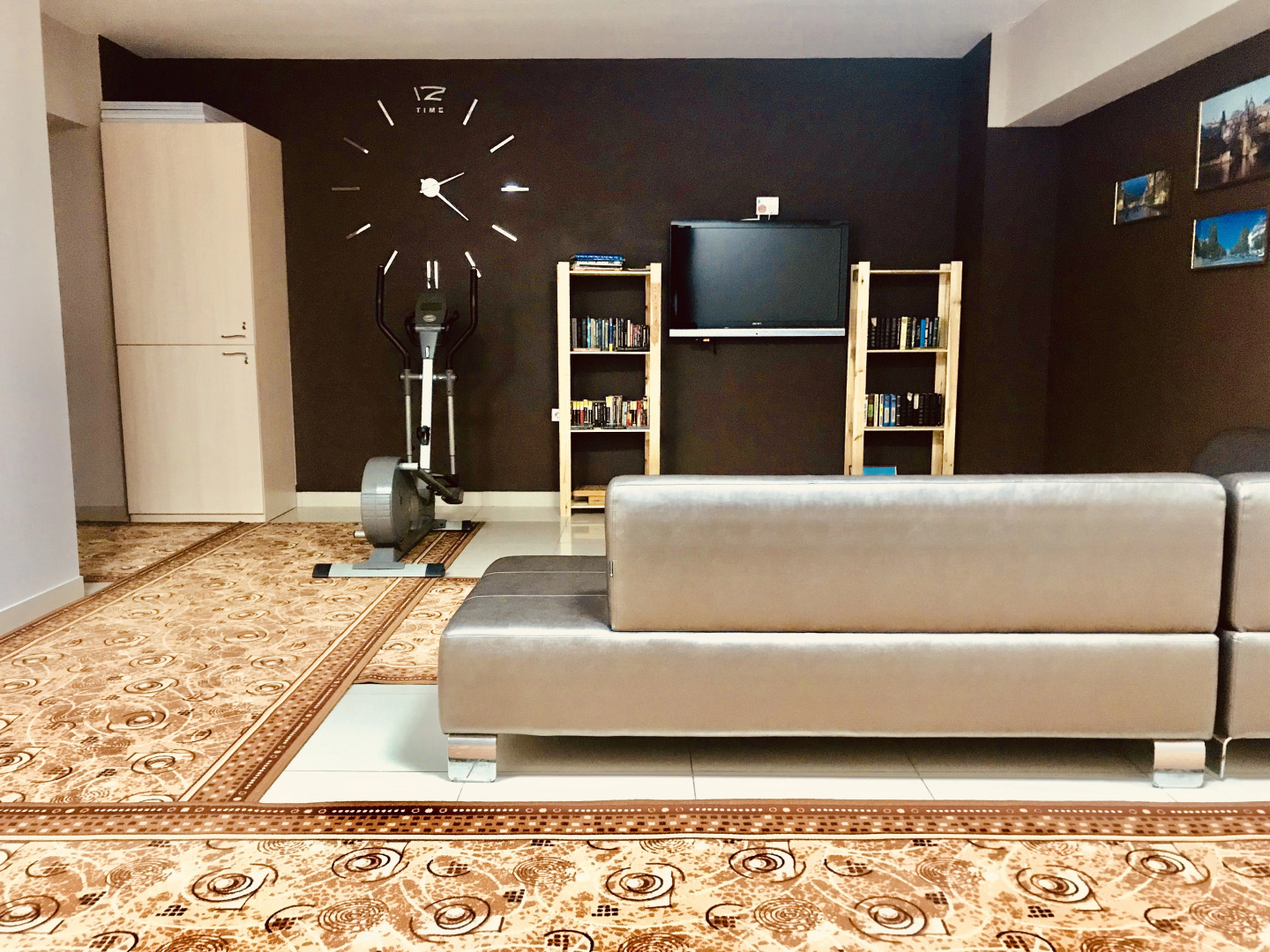 Хостел Happy House на Холмогорова