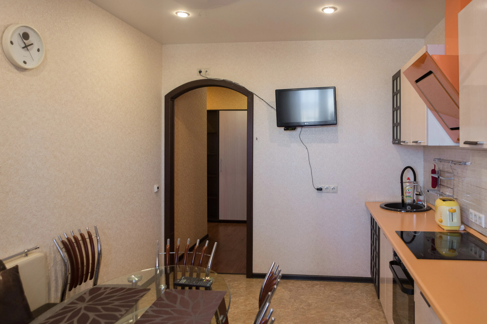 Bulvar 60-Letiya Pobedyi 10 Apartments