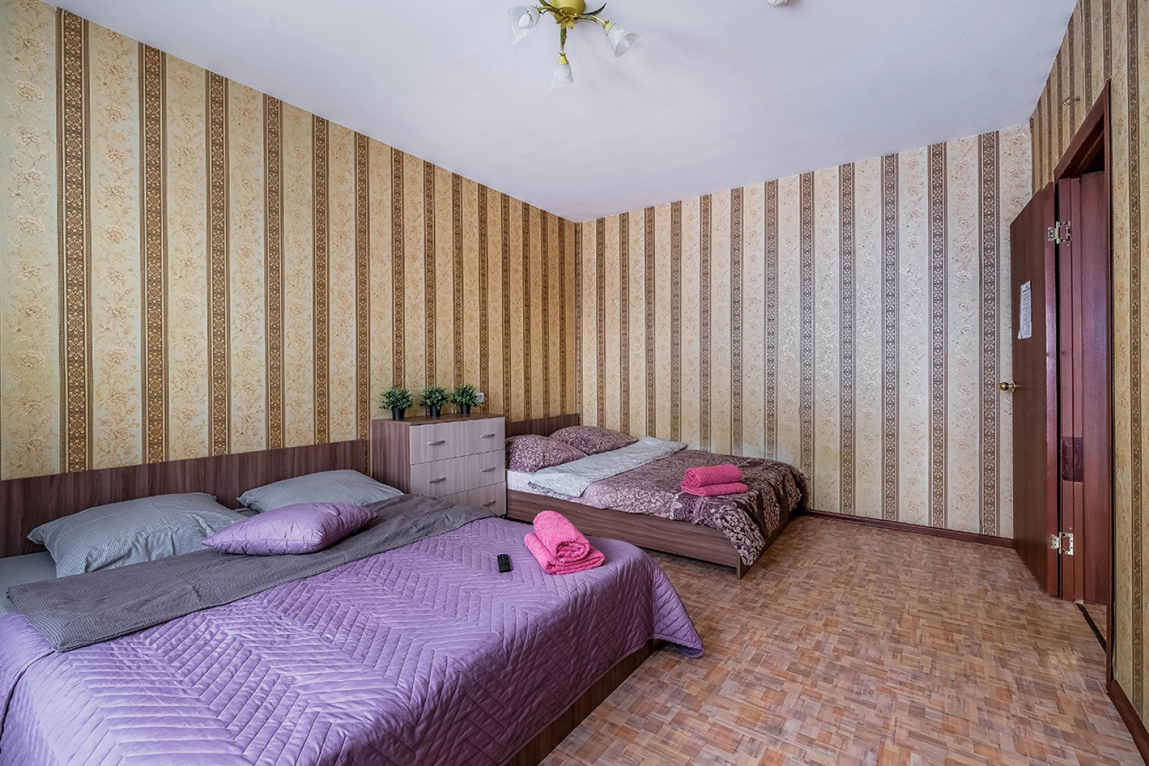 Квартира рядом с Мнтк им. Федорова и Ск Заря