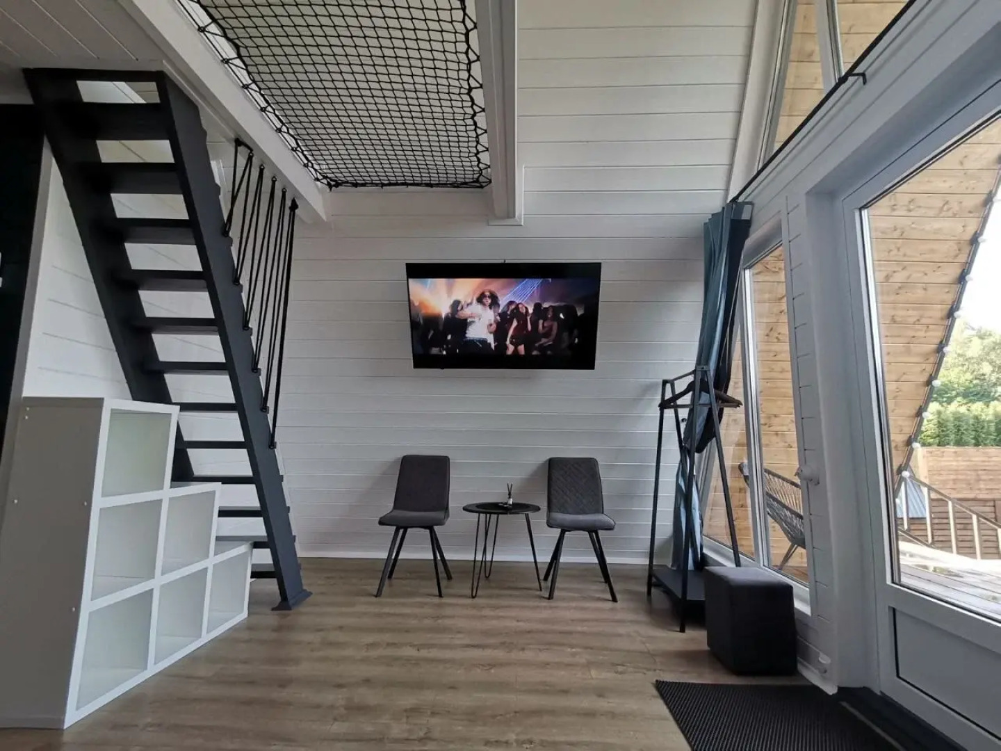 Частный Дом с Террасой и Видом на Лес