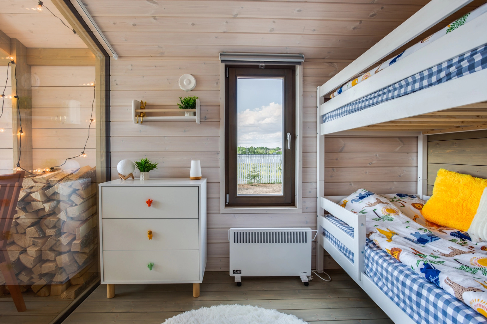 Частный дом с баней и чаном у воды и леса