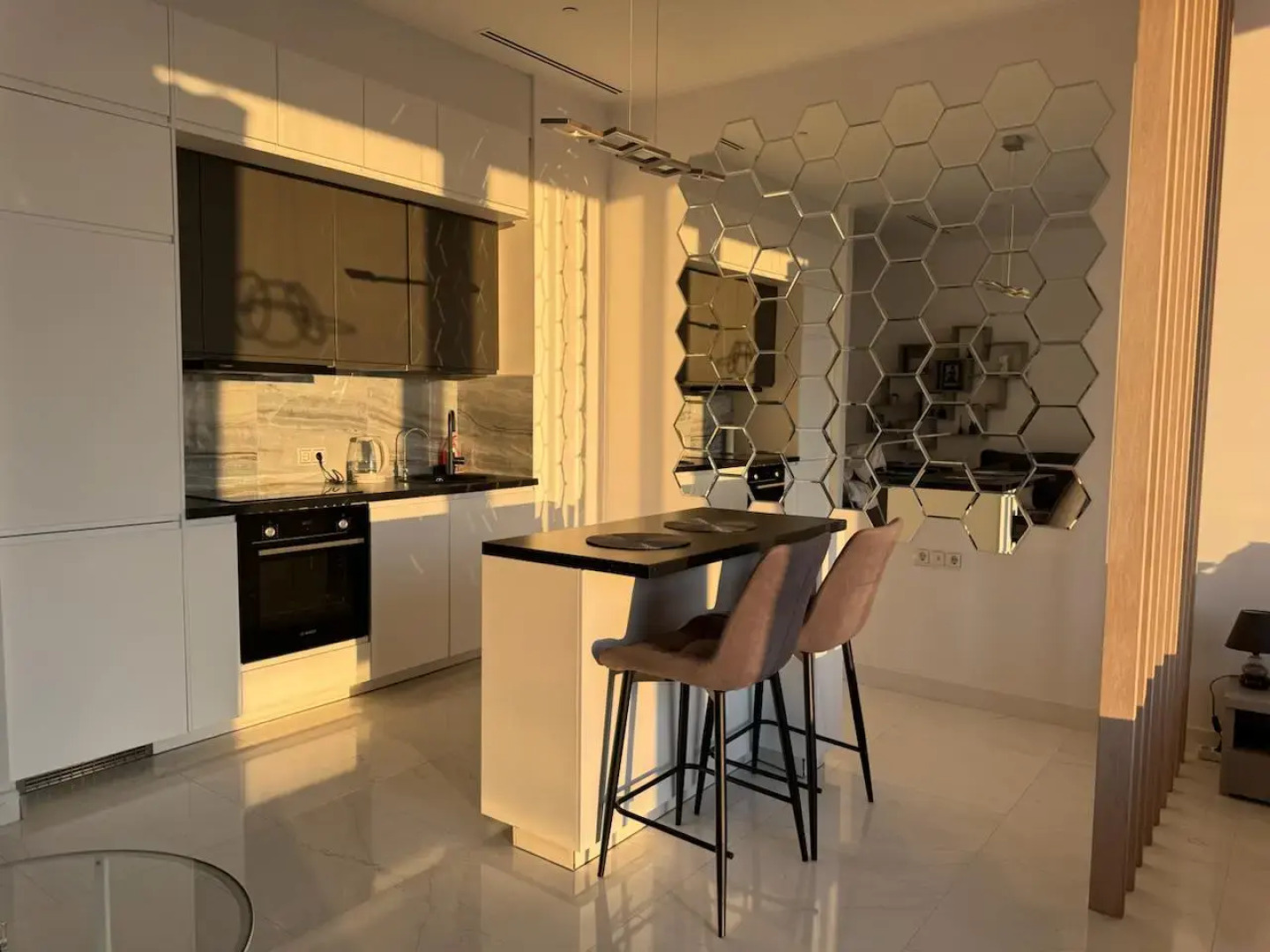 Апартаменты Sky City Moscow Уютная студия с подсветкой и Аэрохоккеем в Москва Сити! Закатная сторона!