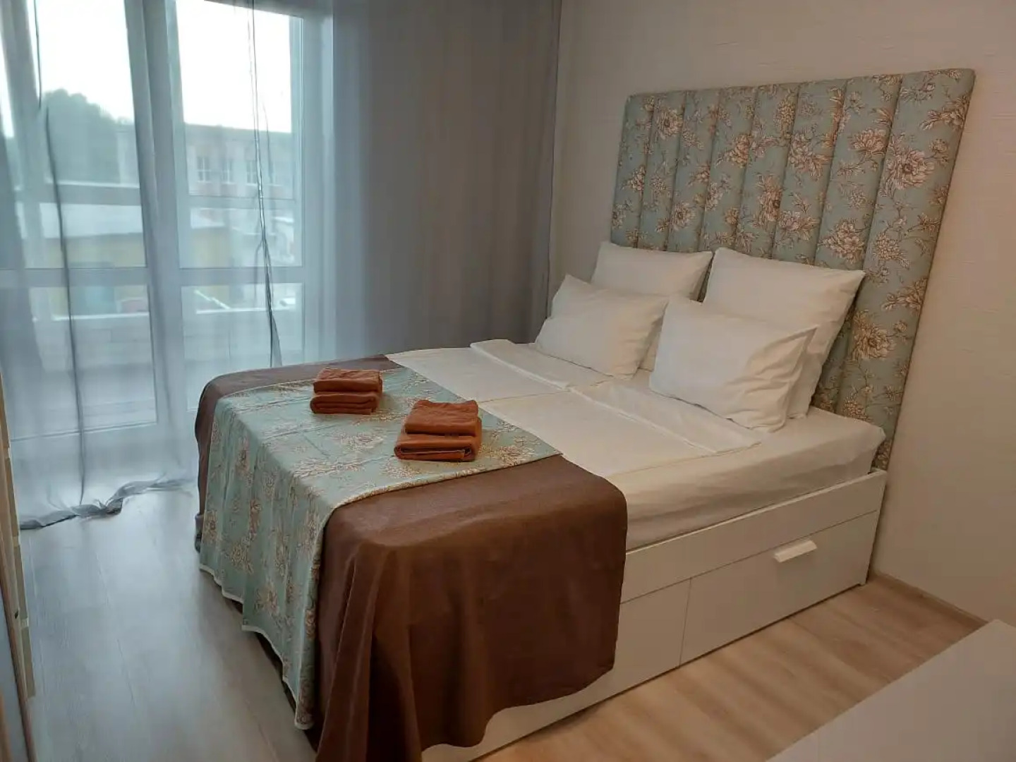 Апартаменты Уютные современные апартаменты в новом доме с красивым видом на город