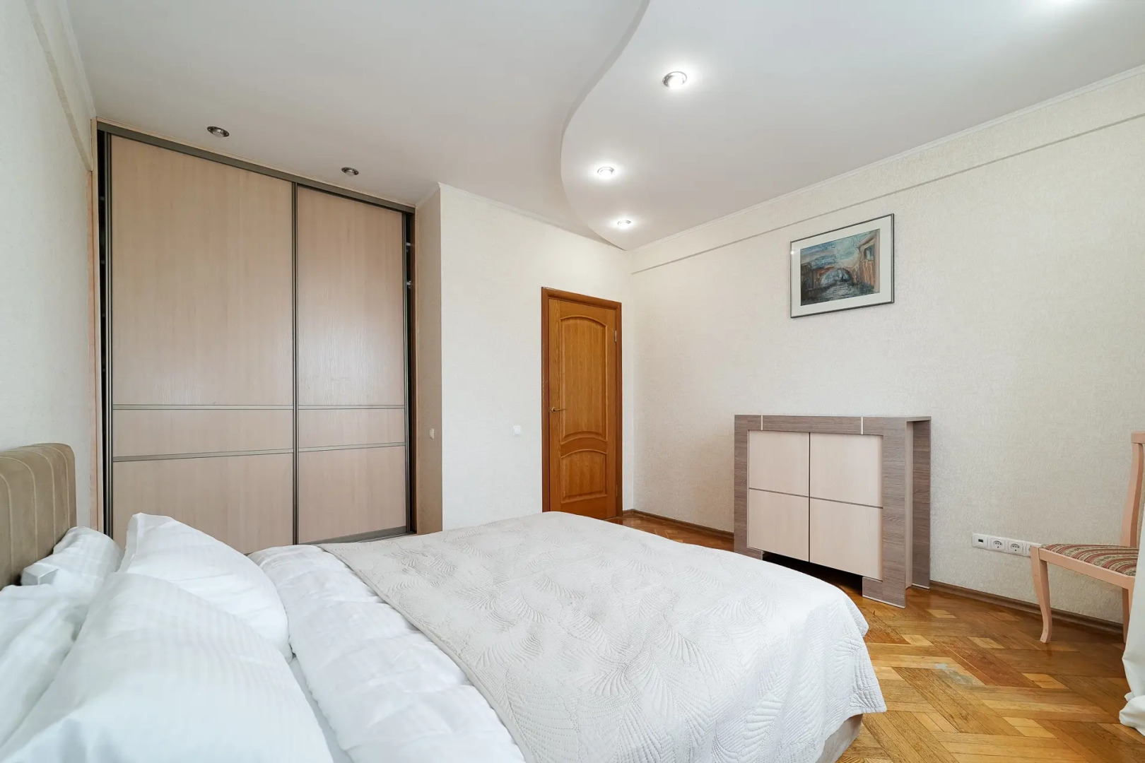 Квартира Просторная 3-комнатная в Центре Возле Метро