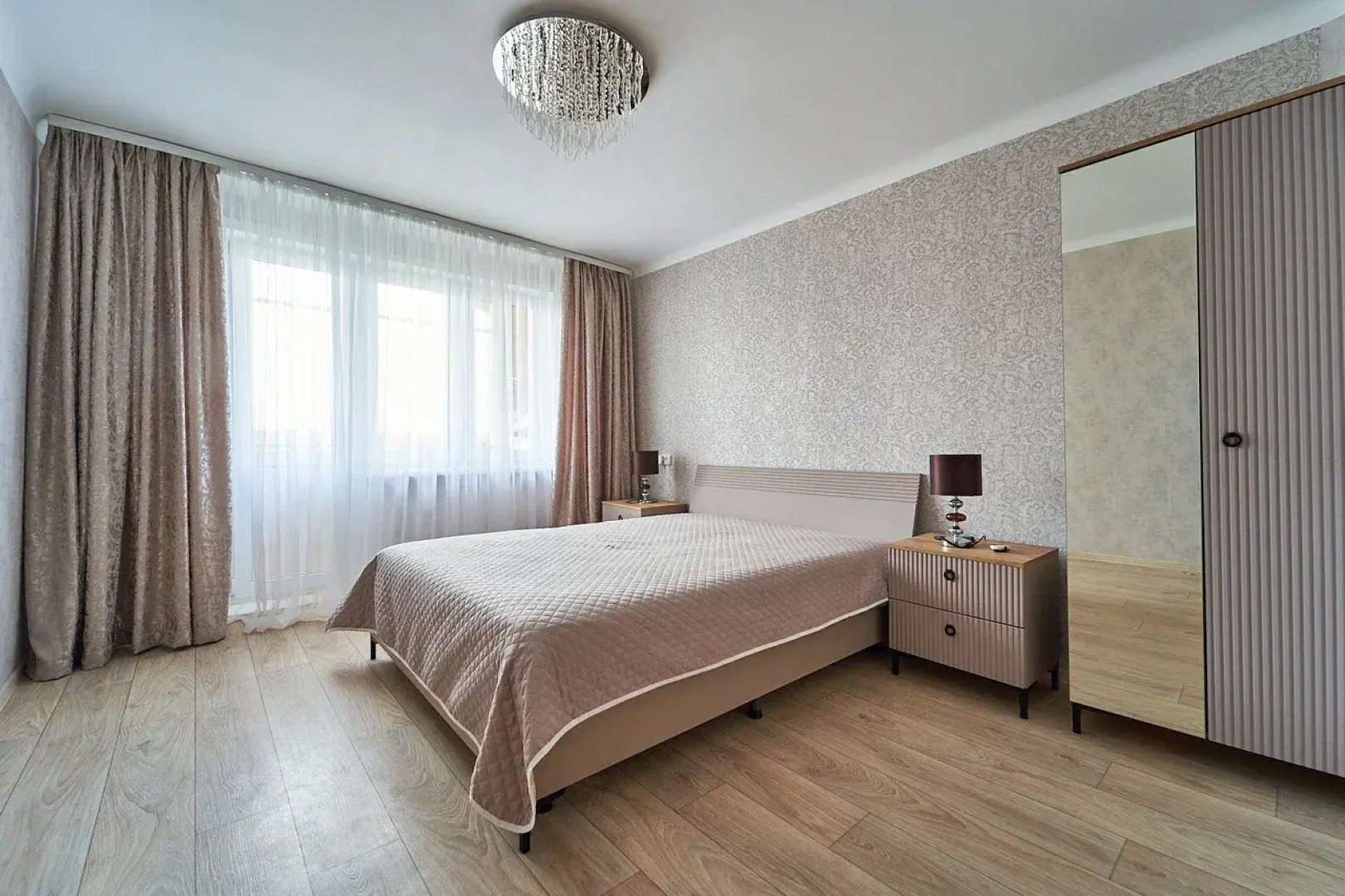 Квартира Большая 4-х комнатная квартира недалеко от центра